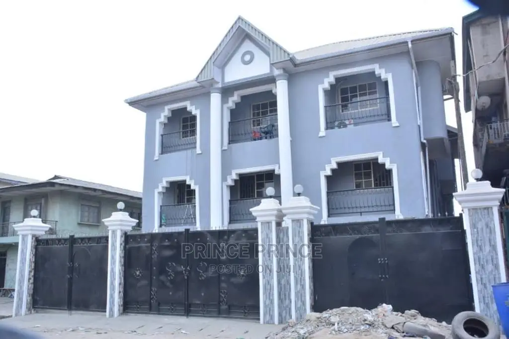 3bdrm Block of Flats in Surulere for sale