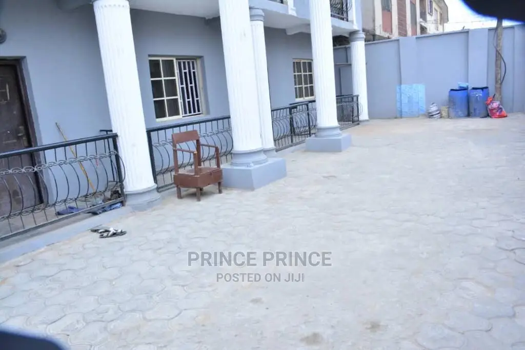 3bdrm Block of Flats in Surulere for sale