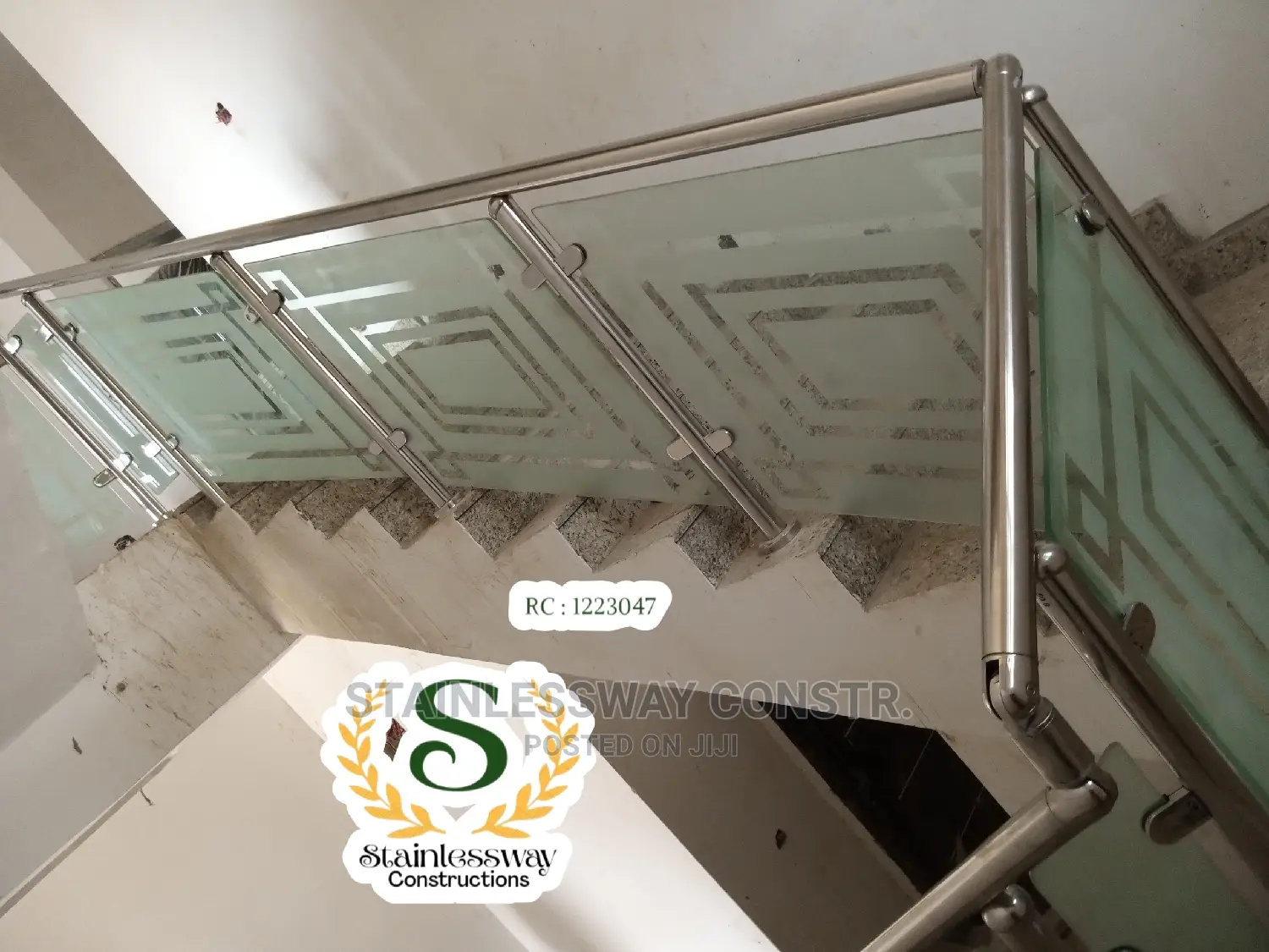 Stainless Borderline Design Glass Pattern