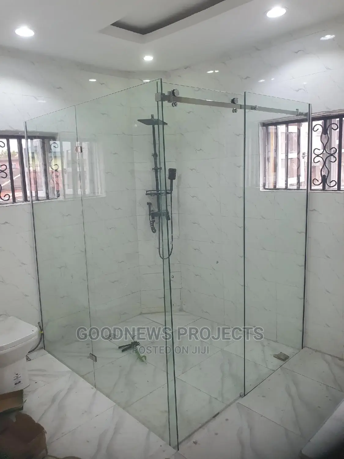 Master Bathroom Glass Cubicle