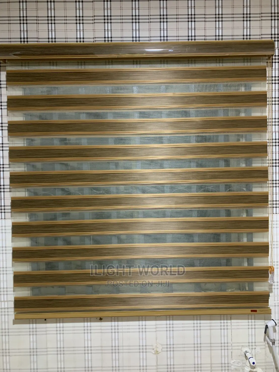 Quality Adjustable Day and Night Window Blinds.