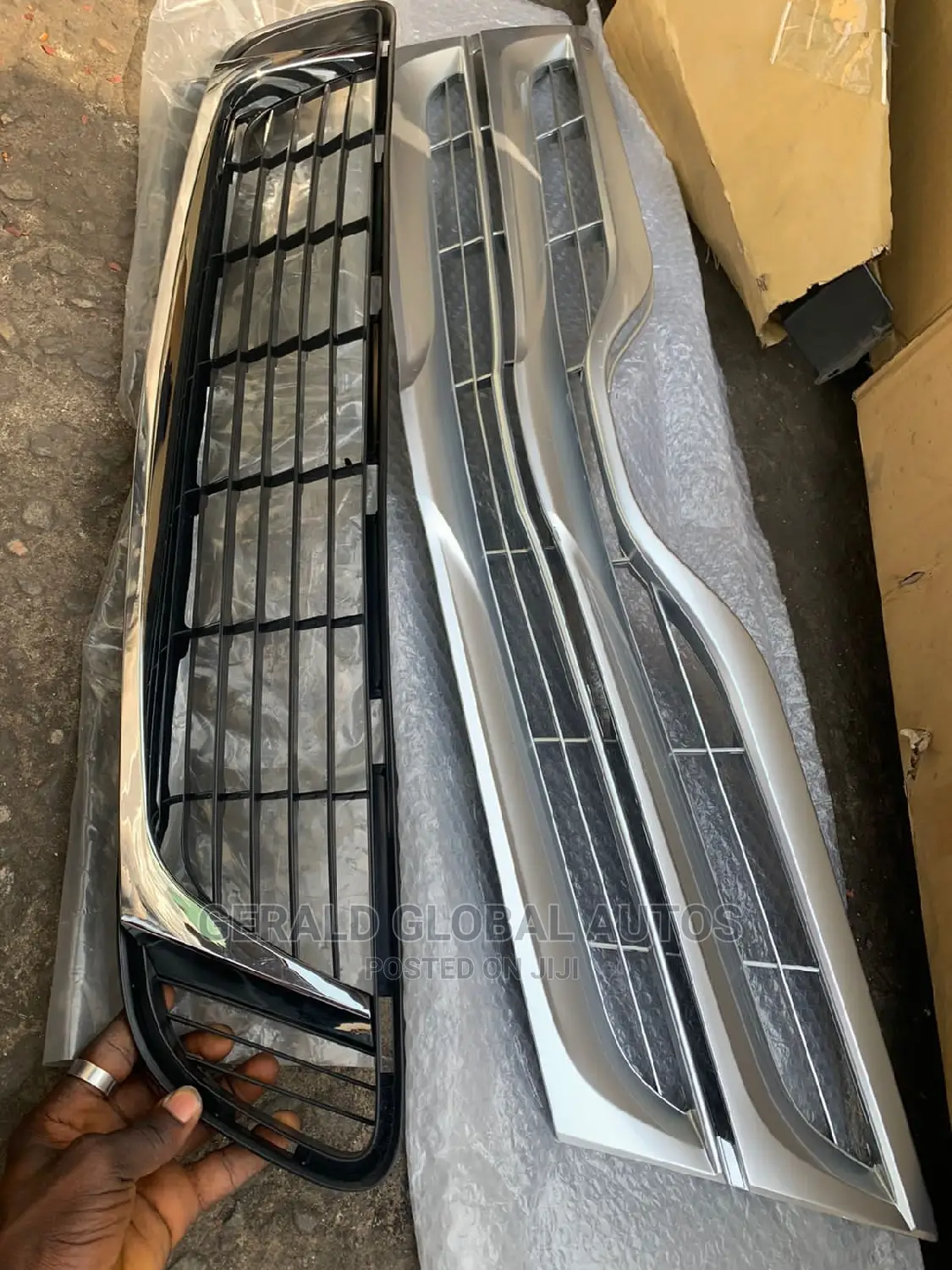 Front Grille Toyota Venza 2015