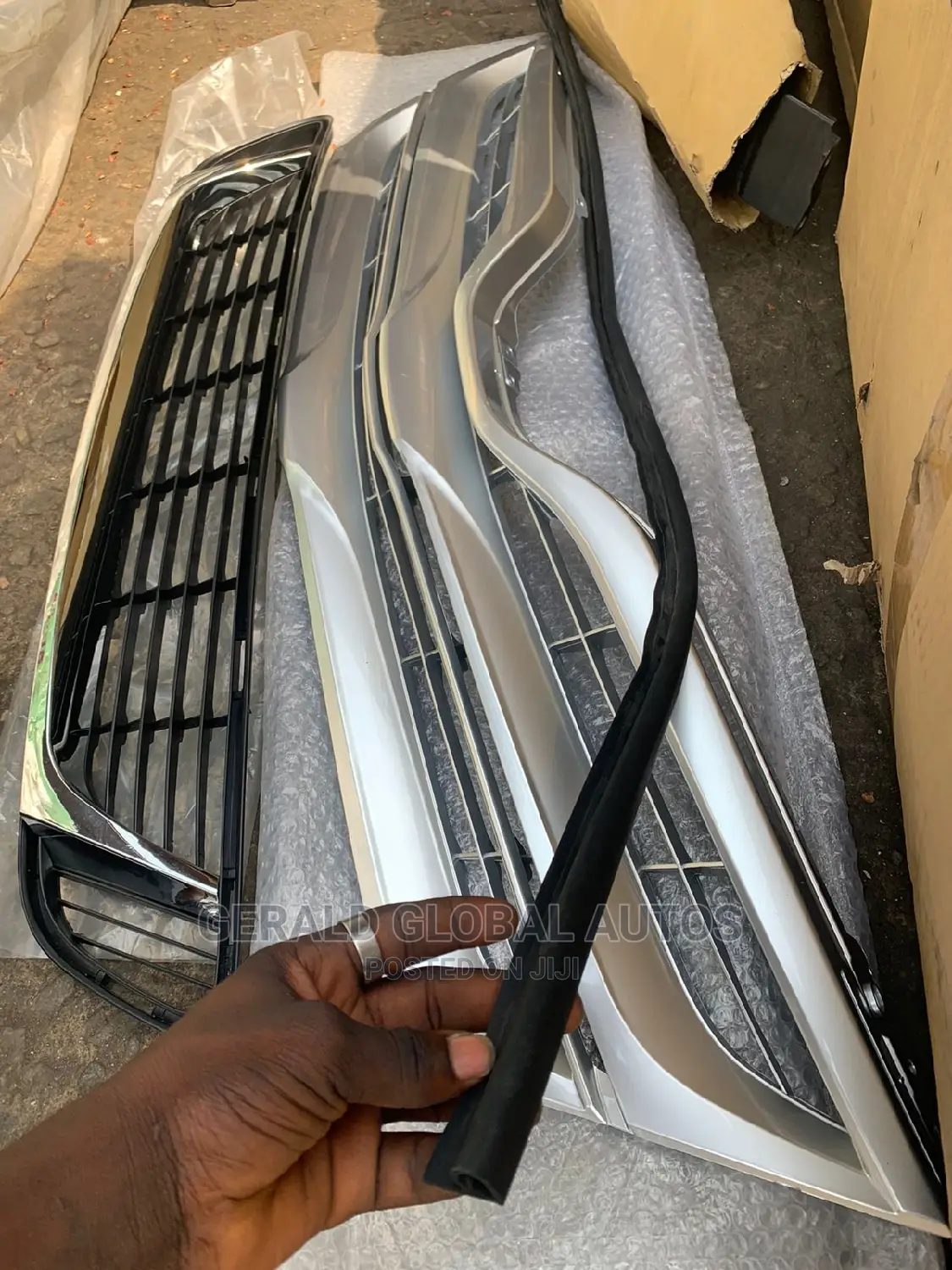 Front Grille Toyota Venza 2015