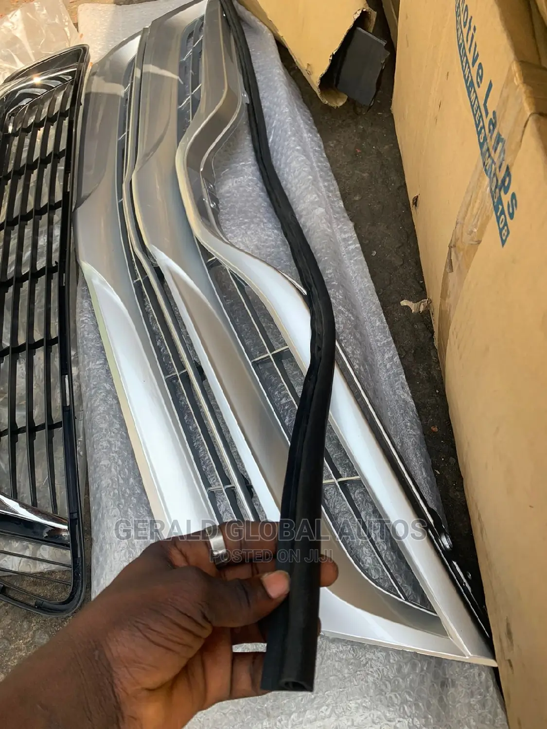 Front Grille Toyota Venza 2015