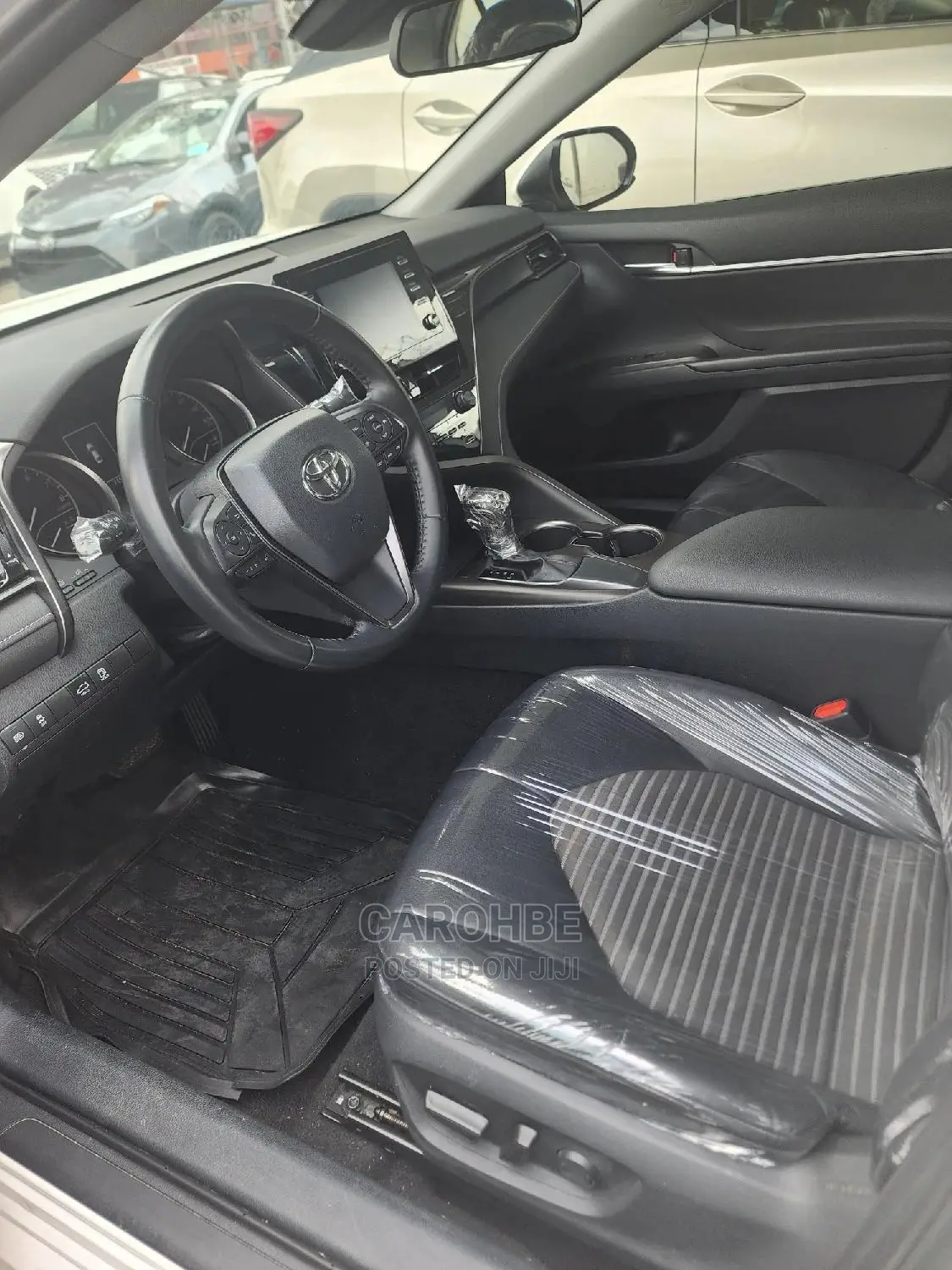 Toyota Camry SE 2021 White