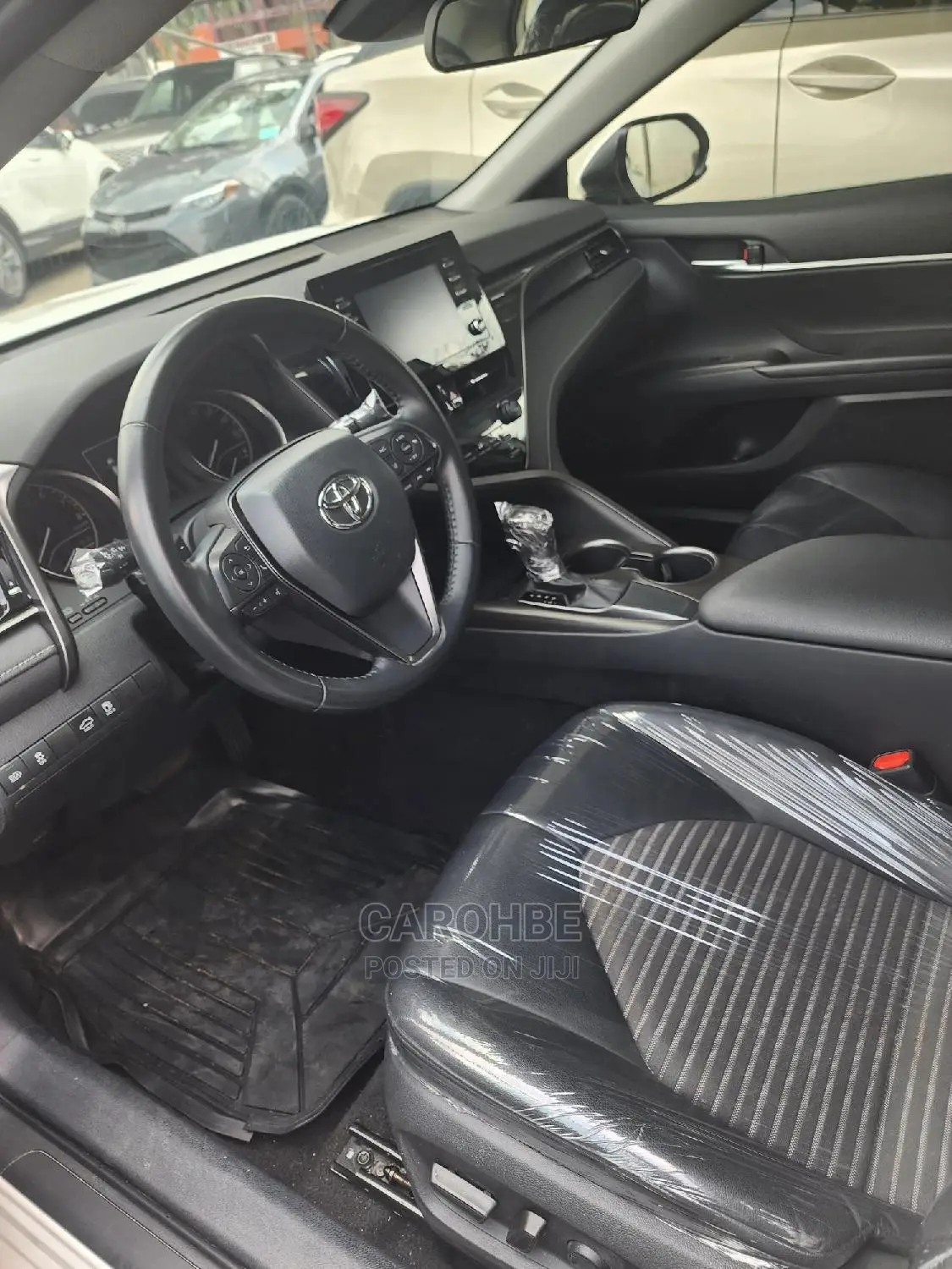 Toyota Camry SE 2021 White