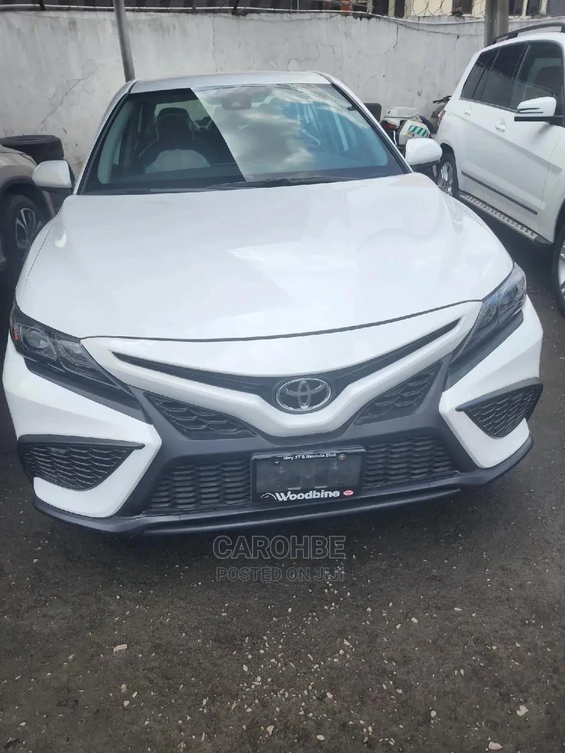 Toyota Camry SE 2021 White