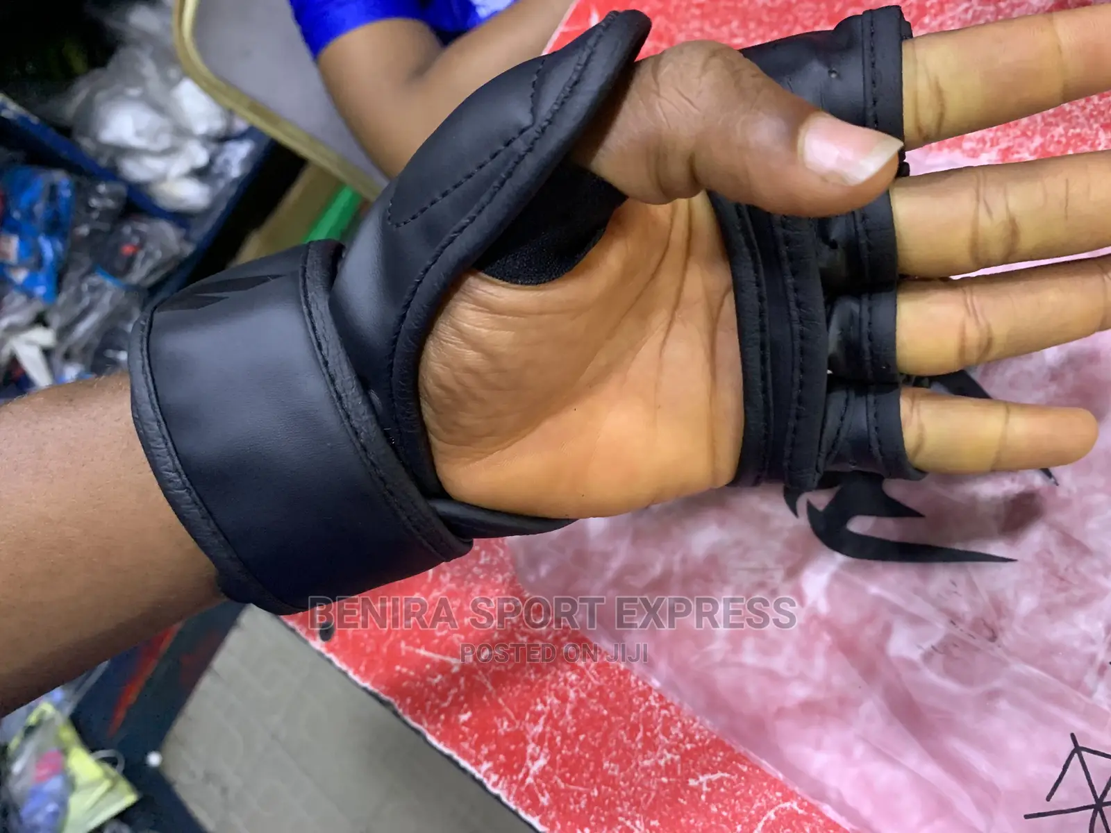 UFC Fighting Gloves ( Venum )