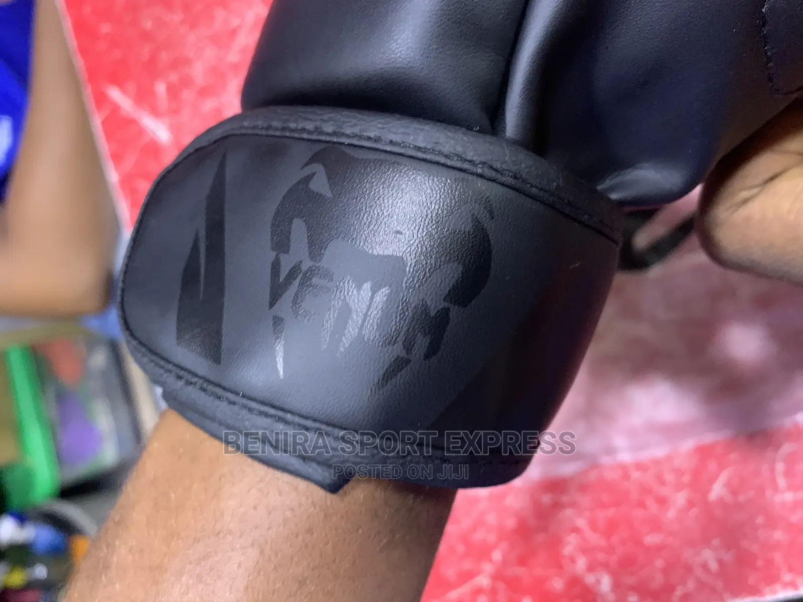 UFC Fighting Gloves ( Venum )