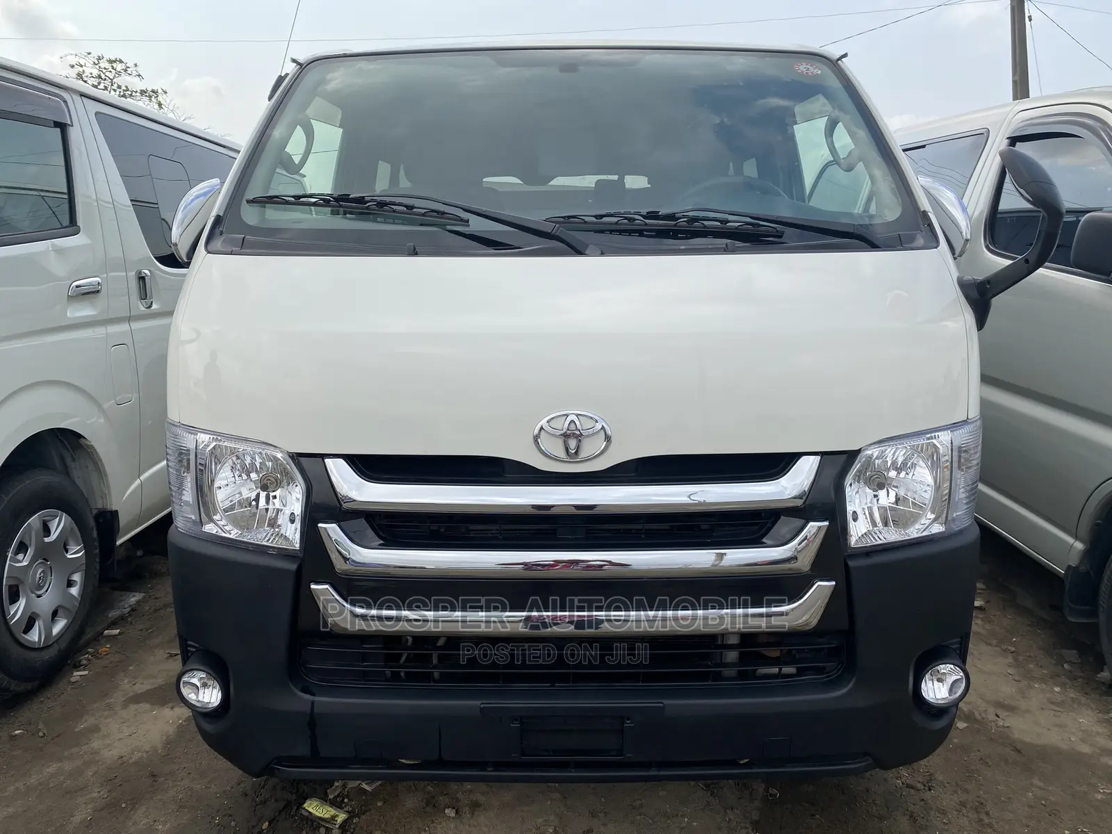 Toyota HiAce 2010 Green