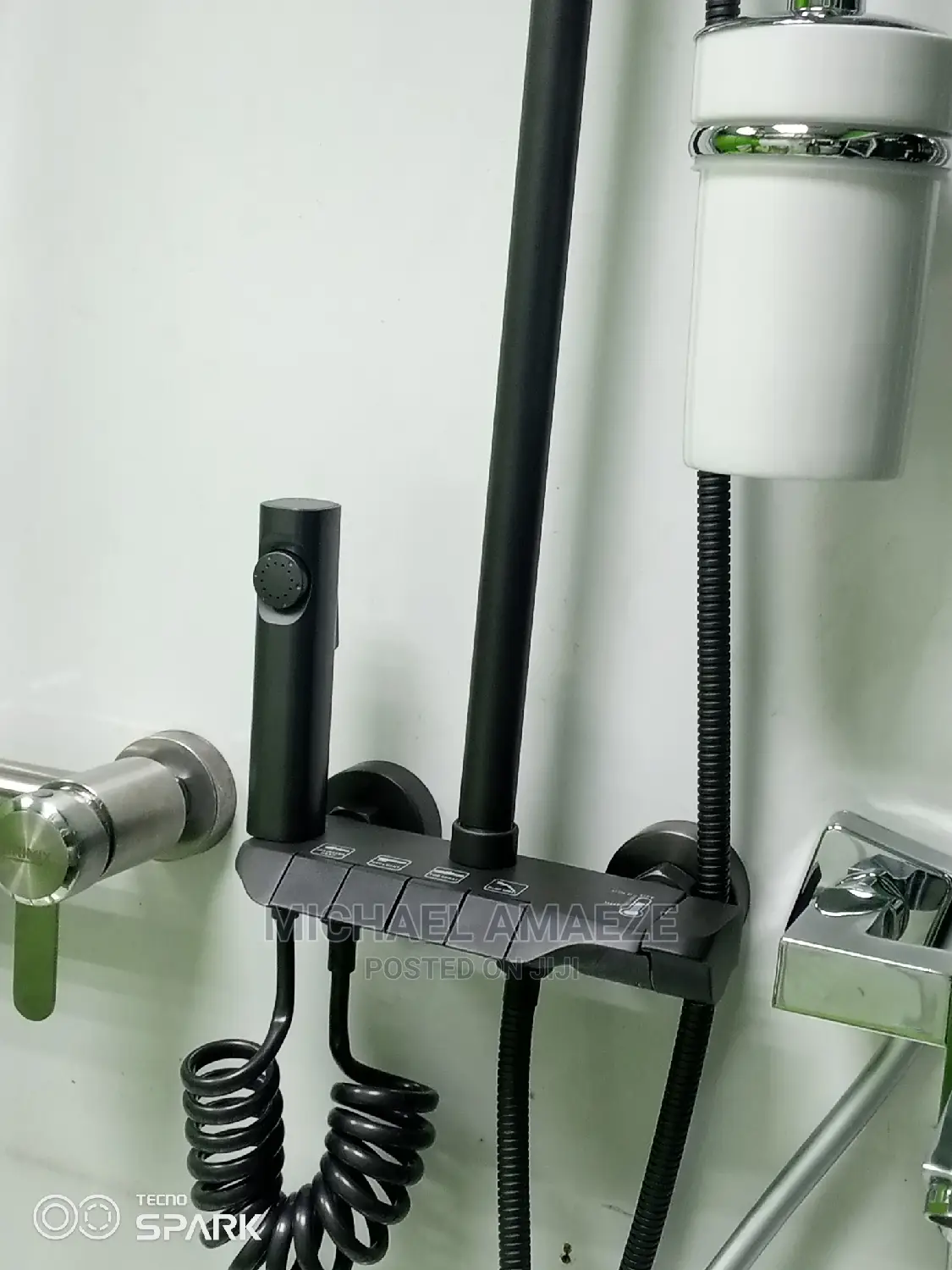 Botton Black and Gray Shower