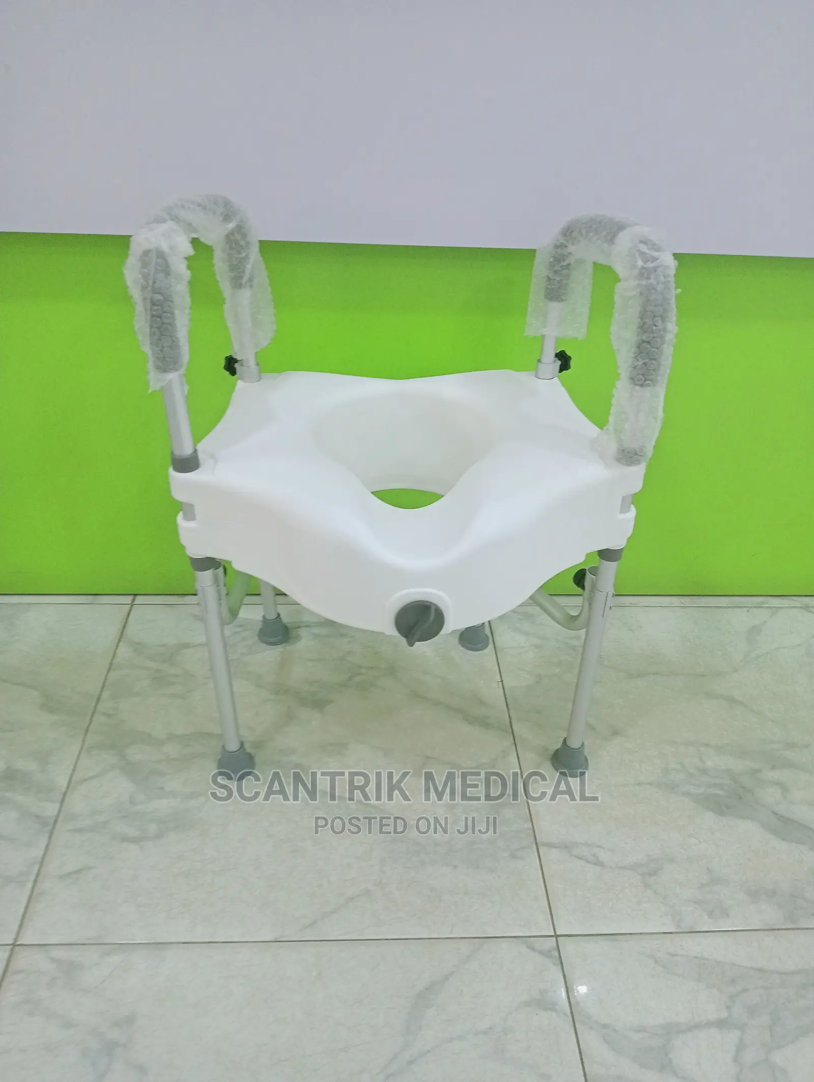 Toilet Seat With Tool Free Removable Arms