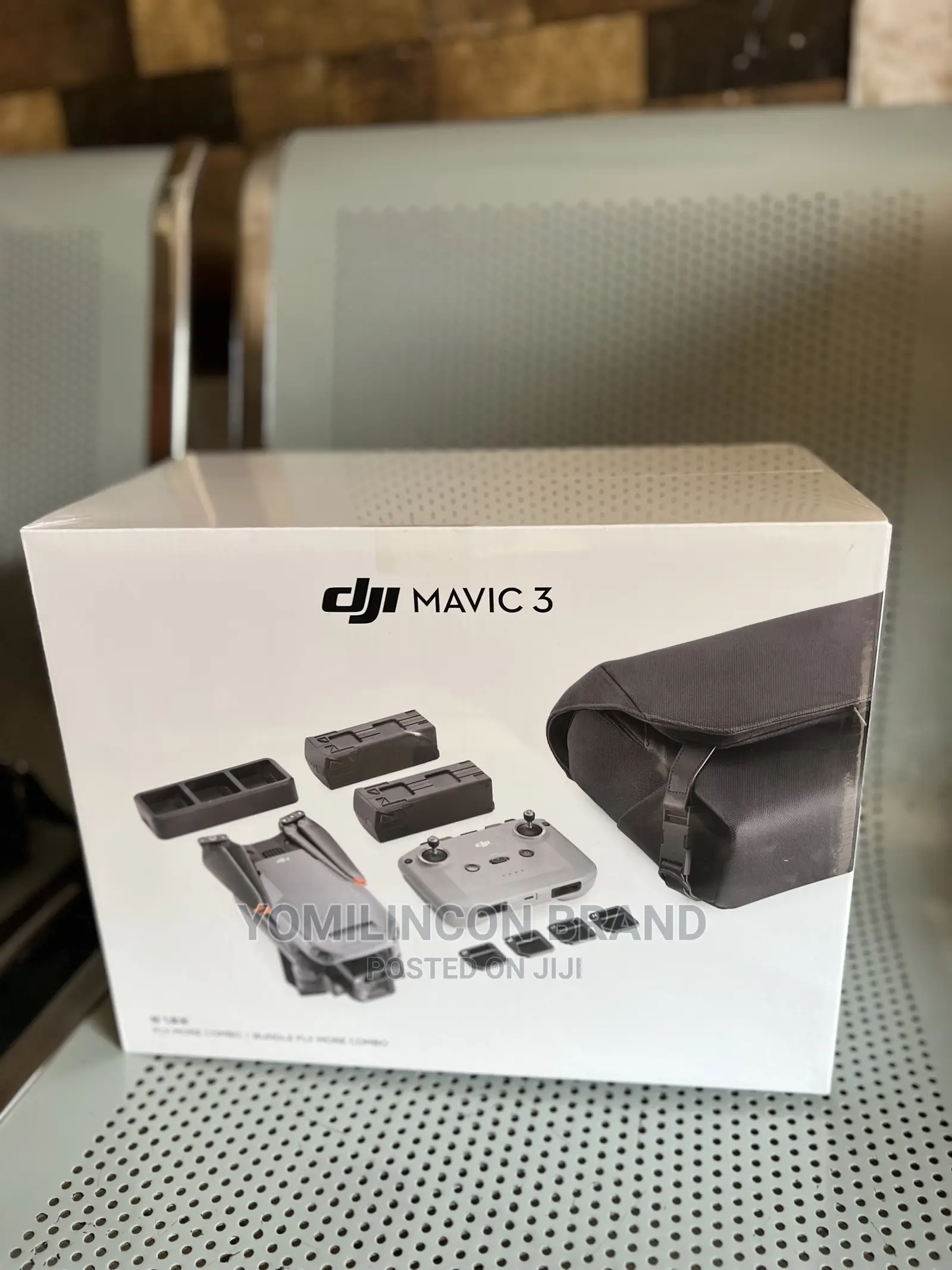 DJI Mavic 3 Fly More Combo, Drone With 4/3 CMOS Hasselblad