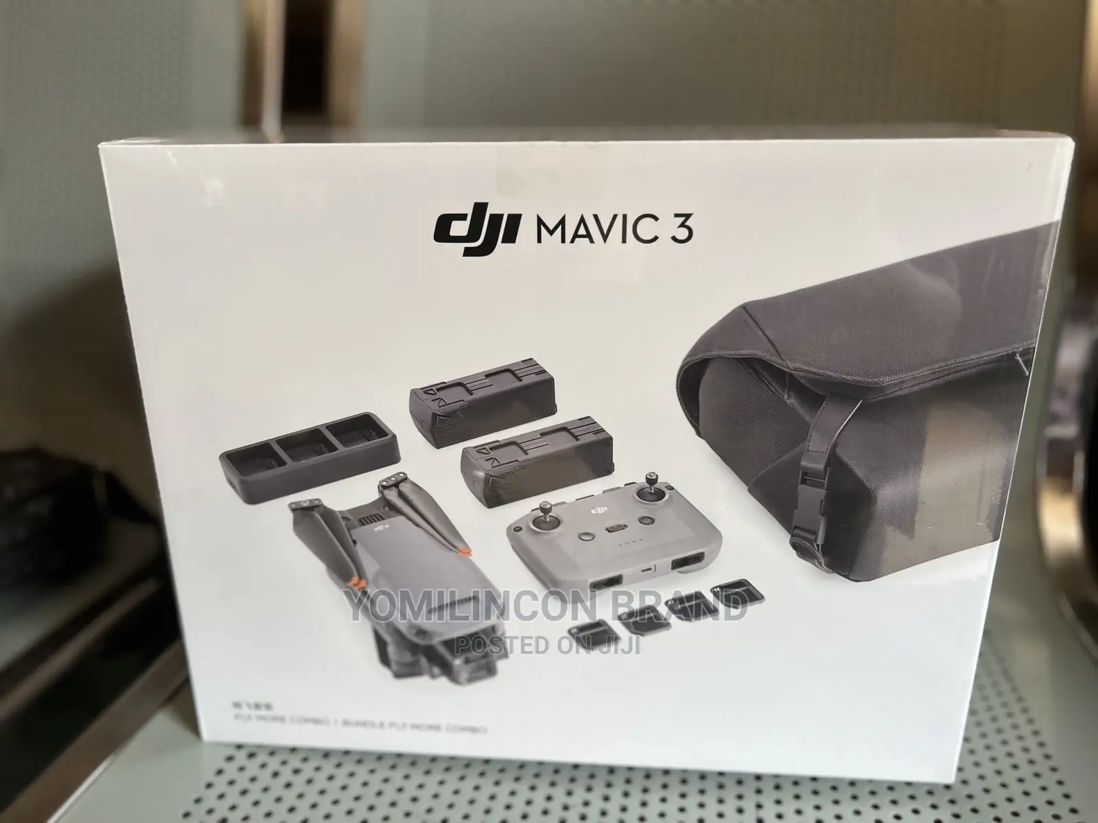 DJI Mavic 3 Fly More Combo, Drone With 4/3 CMOS Hasselblad