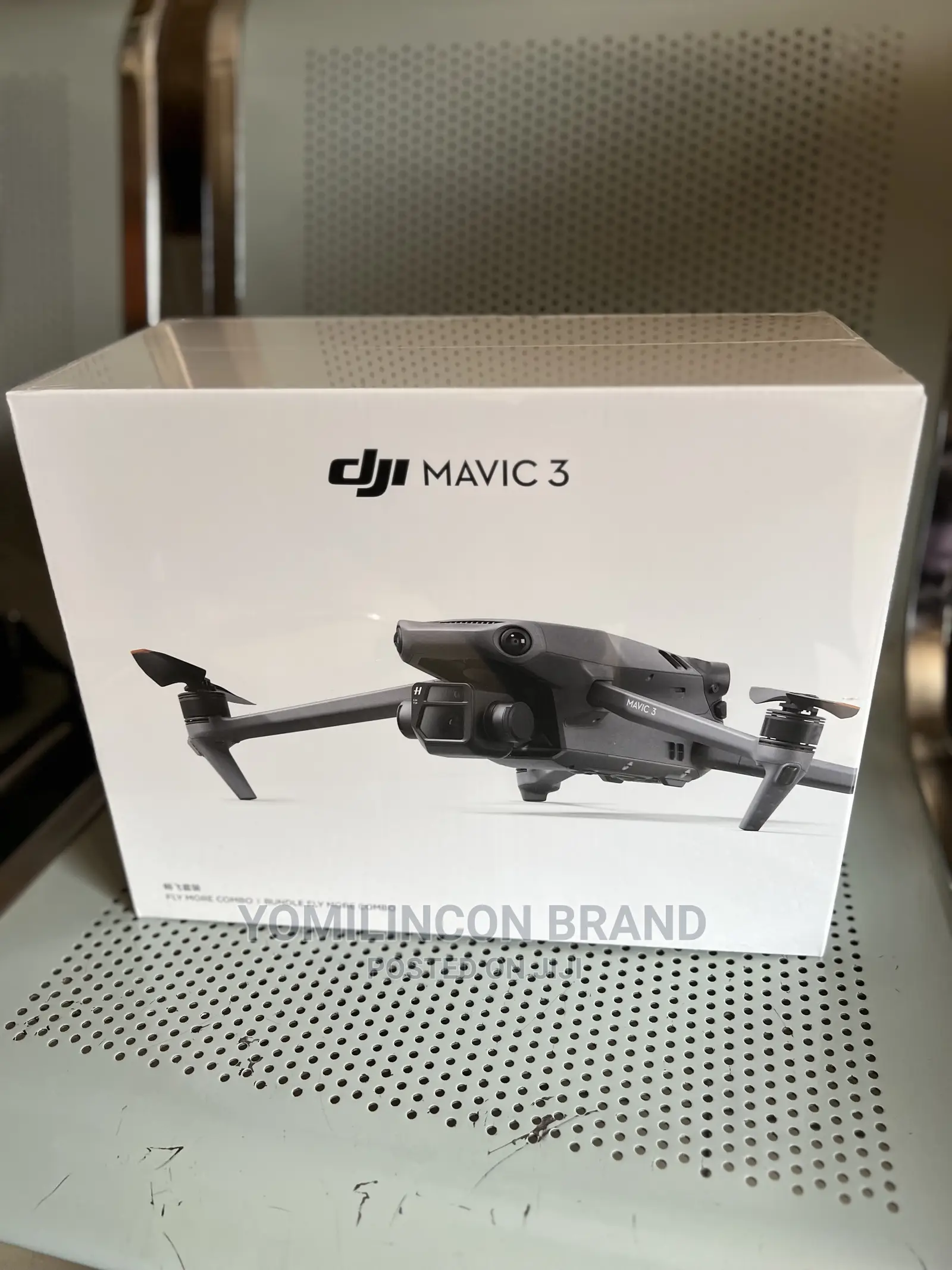 DJI Mavic 3 Fly More Combo, Drone With 4/3 CMOS Hasselblad