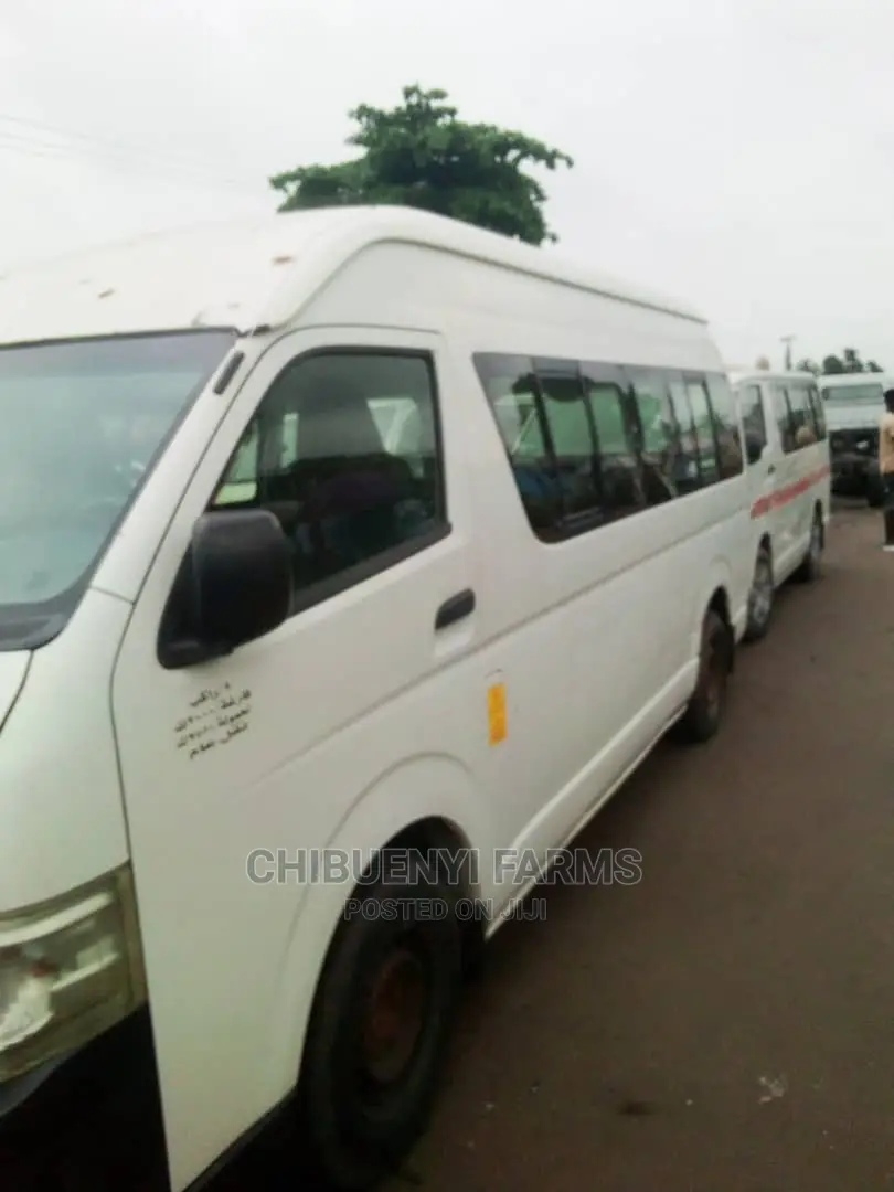 Toyota HiAce 2013 White
