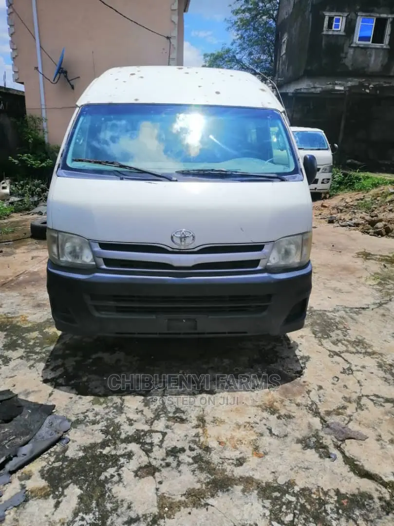 Toyota HiAce 2013 White