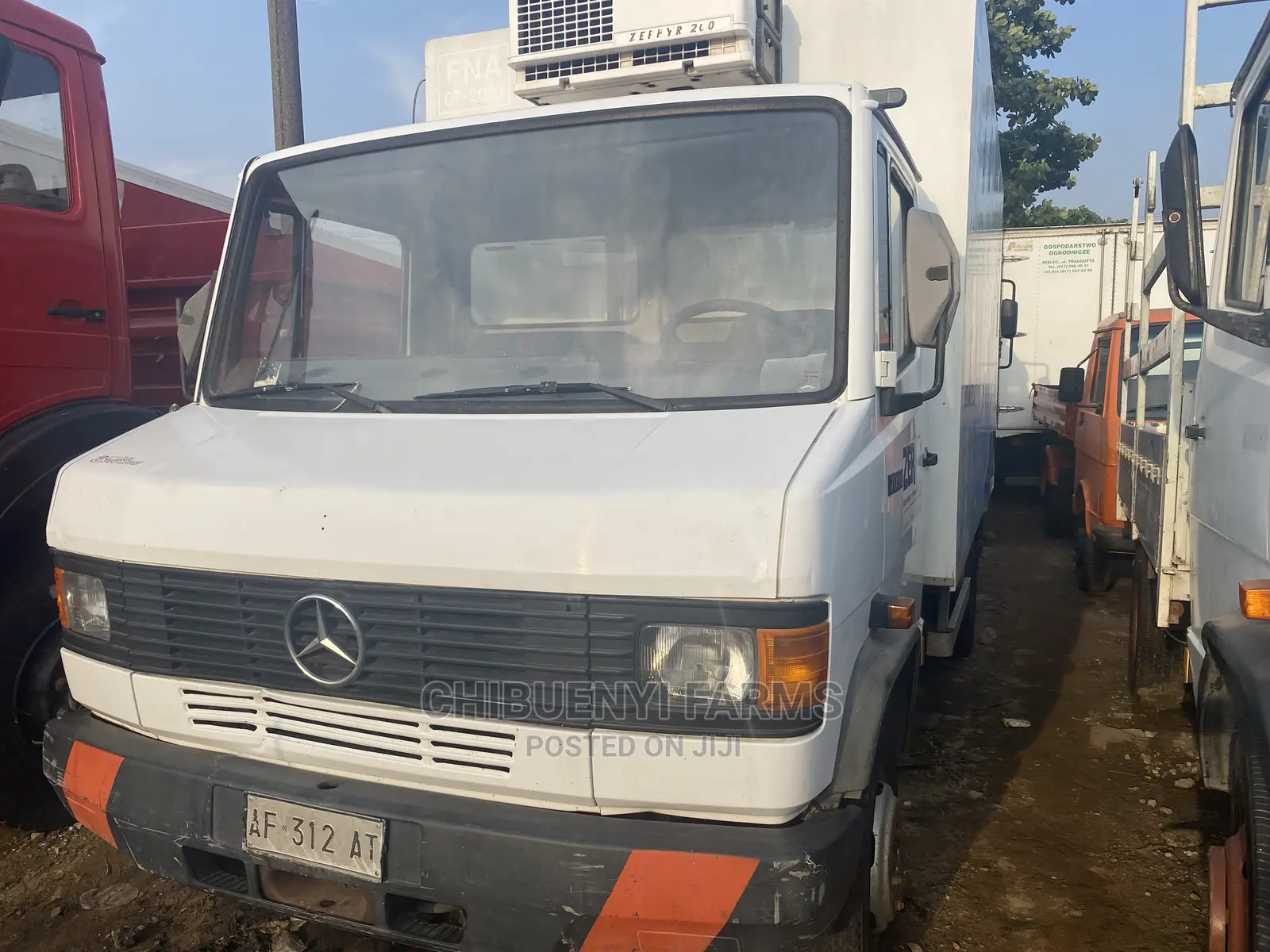 Mercedes’ 7090 Cooling Van/Short Chassis