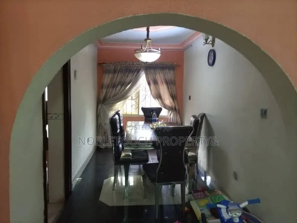 5bdrm Duplex in Ijegun Jakande Road for sale