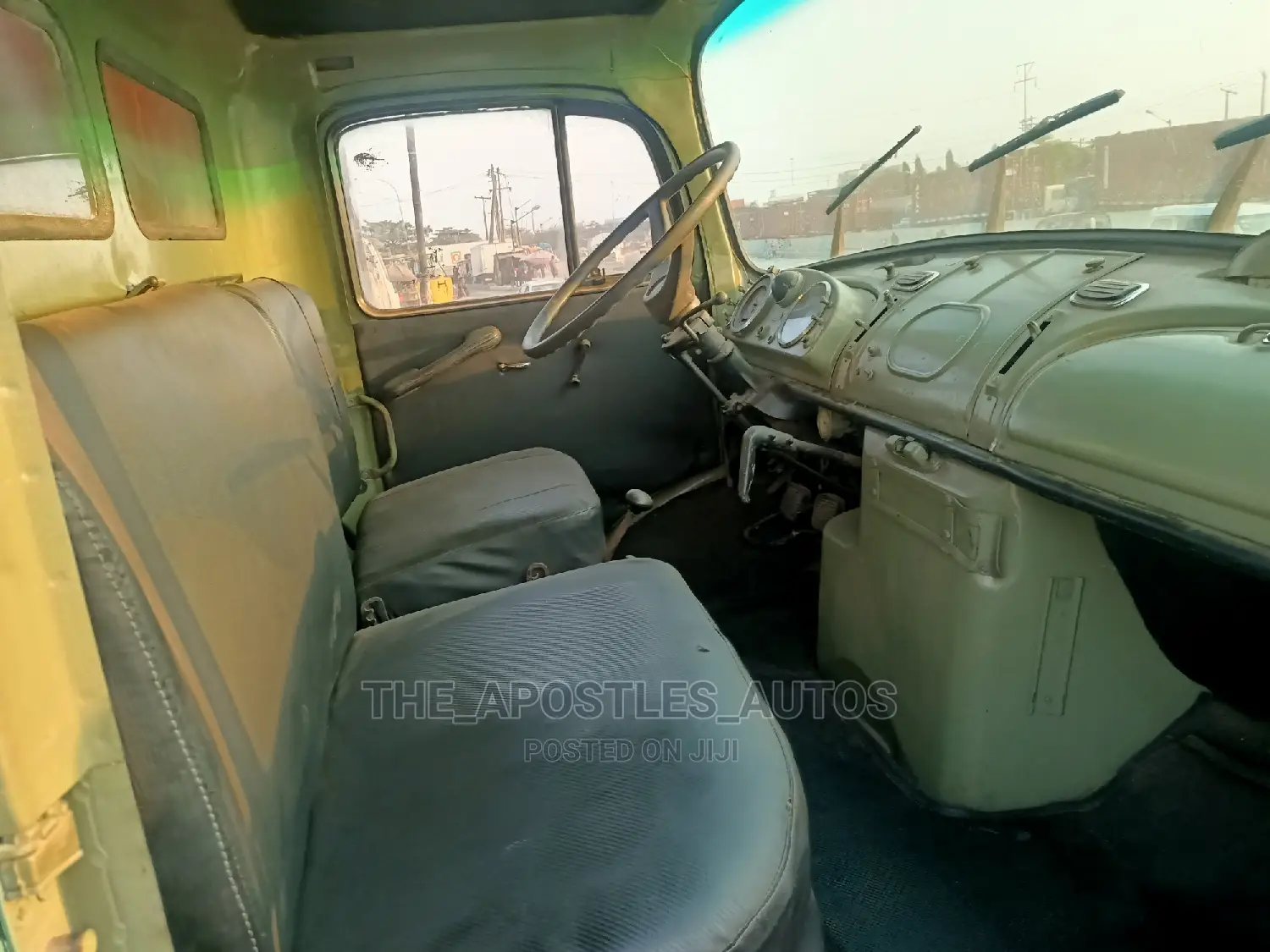 Mercedes Tipper Truck (1113)