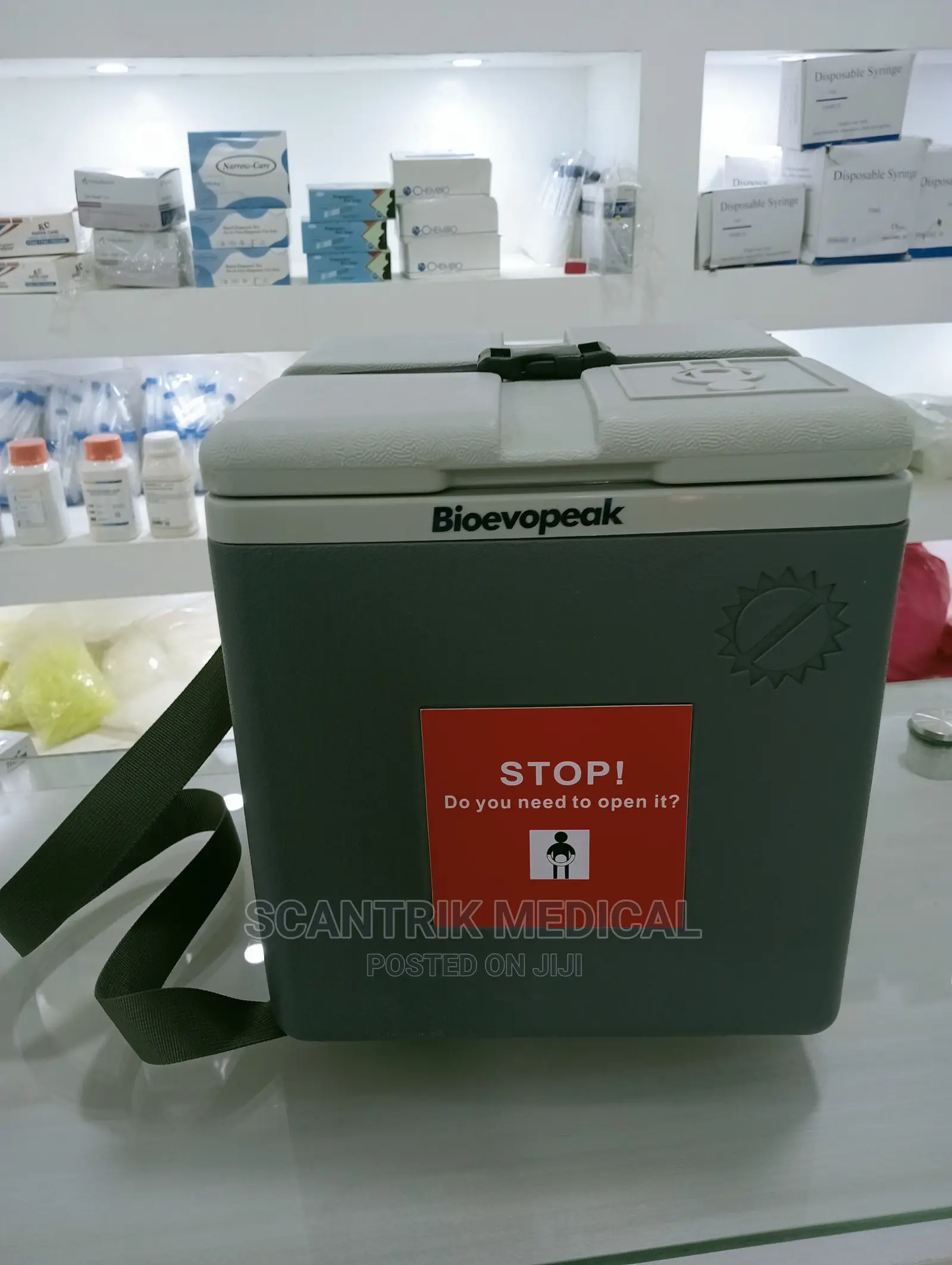Vaccine Carrier With 4 Icepacks