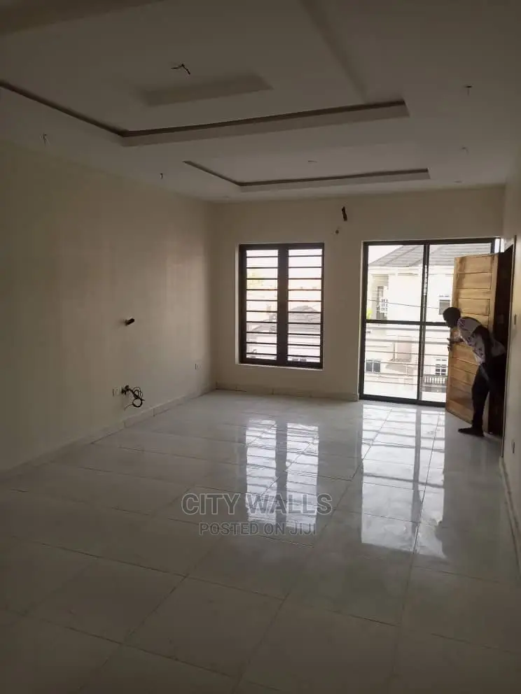 2bdrm Block of Flats in Ikate for Sale