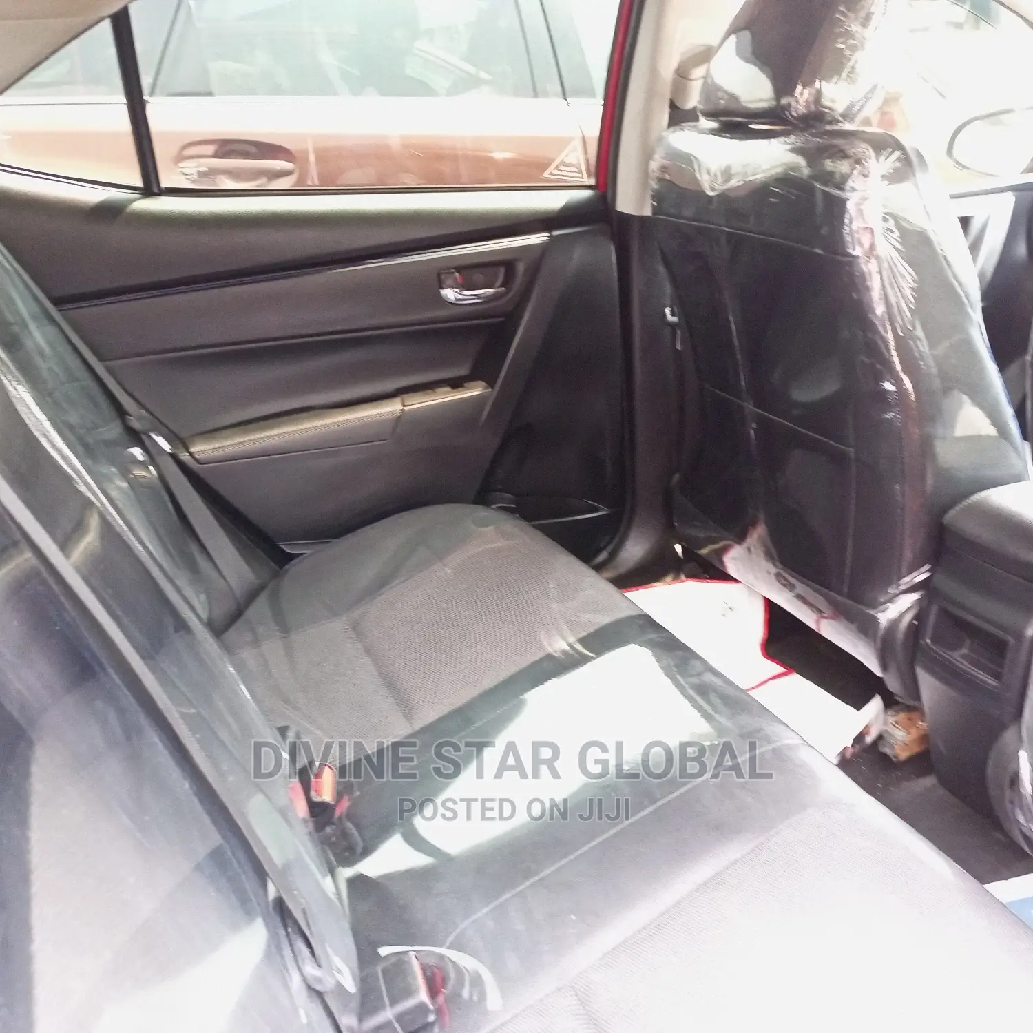 Toyota Corolla SE (1.8L 4cyl 6M) 2018 Red