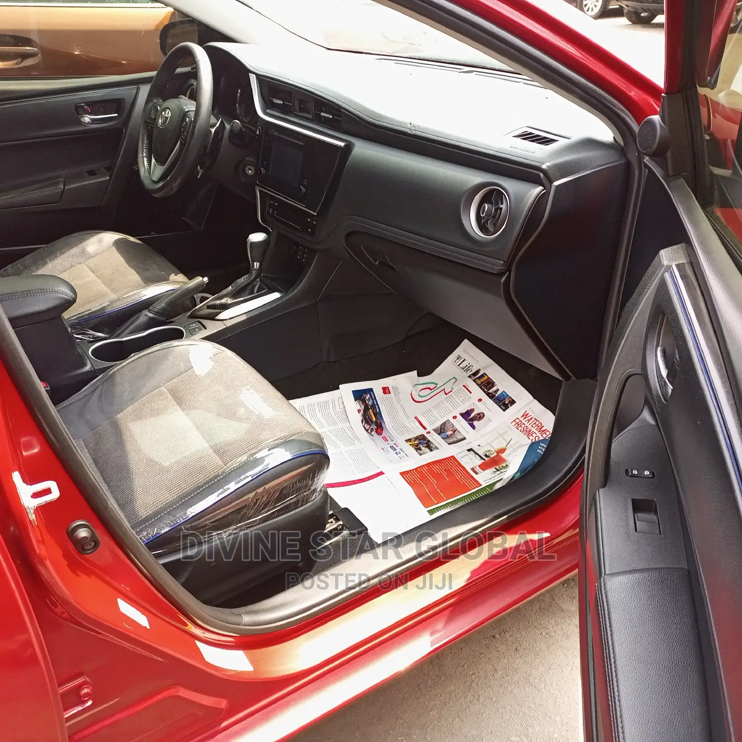 Toyota Corolla SE (1.8L 4cyl 6M) 2018 Red