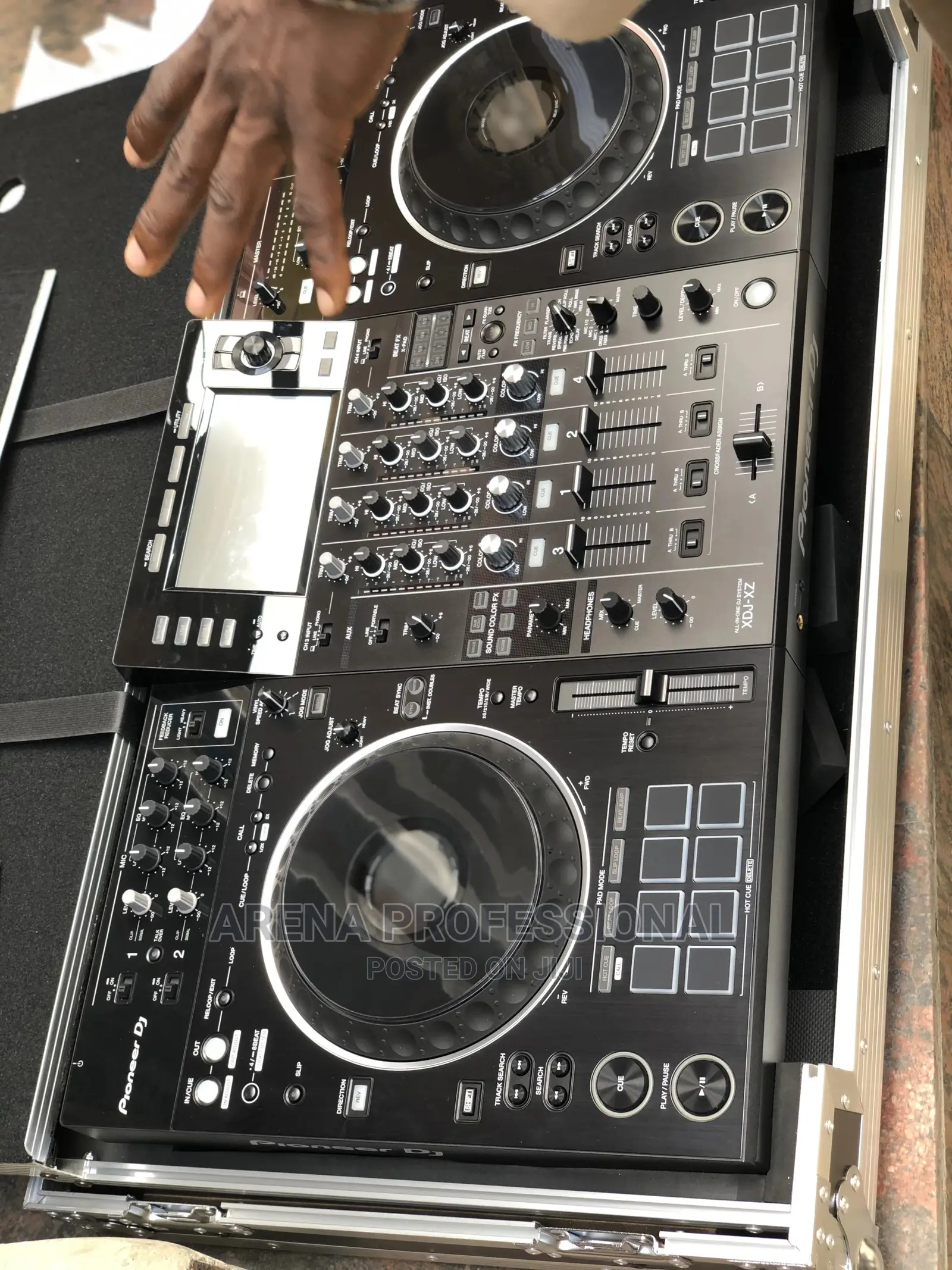 Pioneer XDJ-XZ DJ Controller