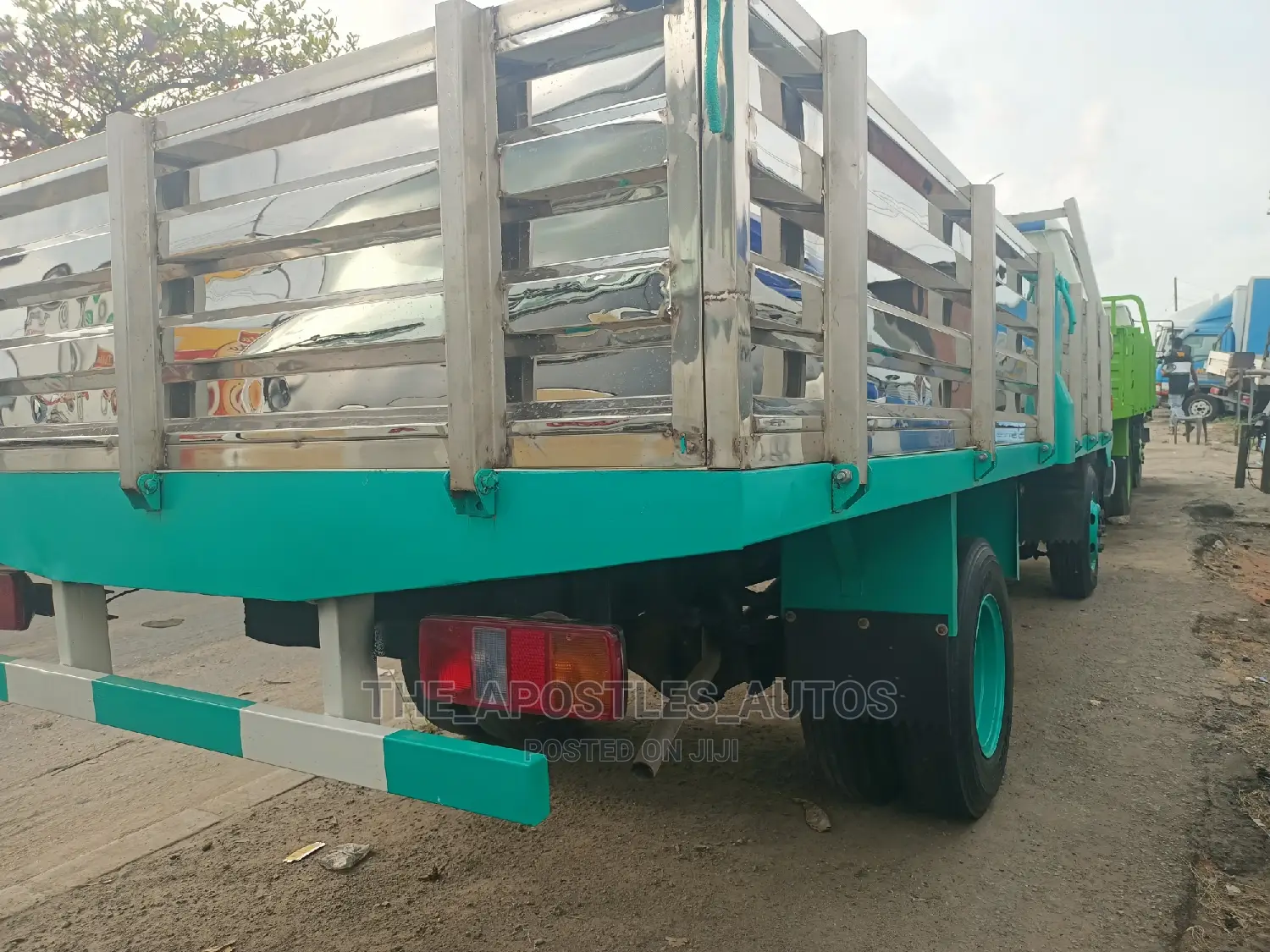 Toyota Dyna 300 (Six Tyres)