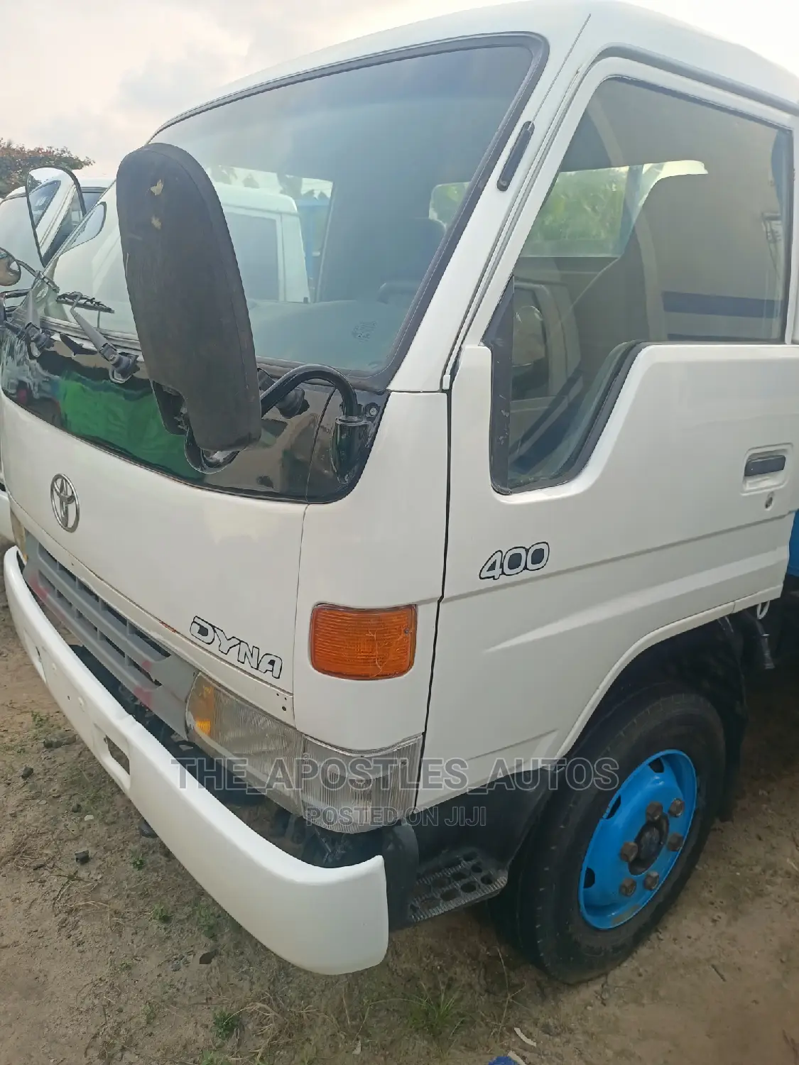 Toyota Dyna 400 Truck (White)