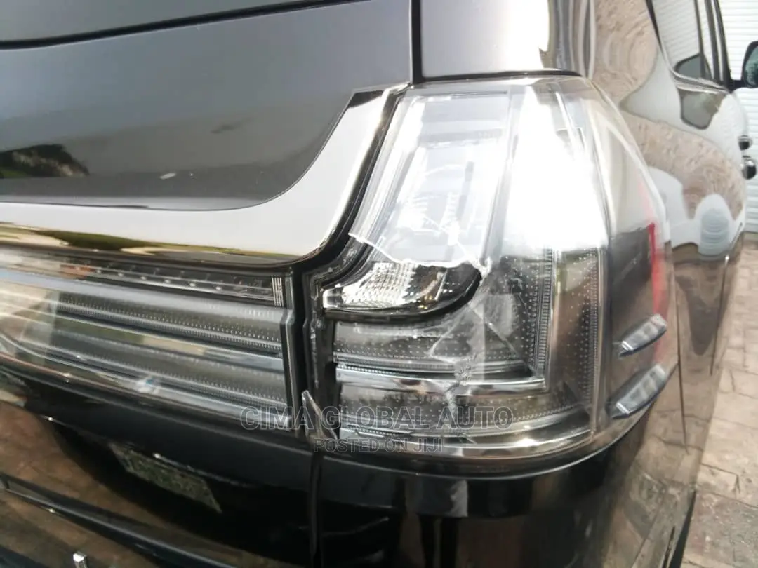 LX570 Rear Light Dark Edition Is Available
