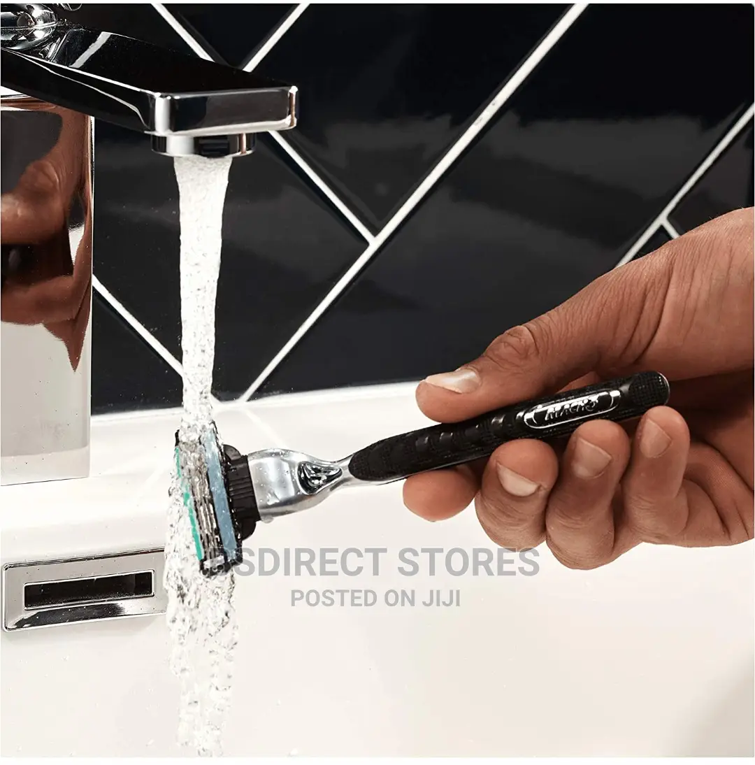 Gillette Mach3 Razor With Lubricated Strips + 11 Blades