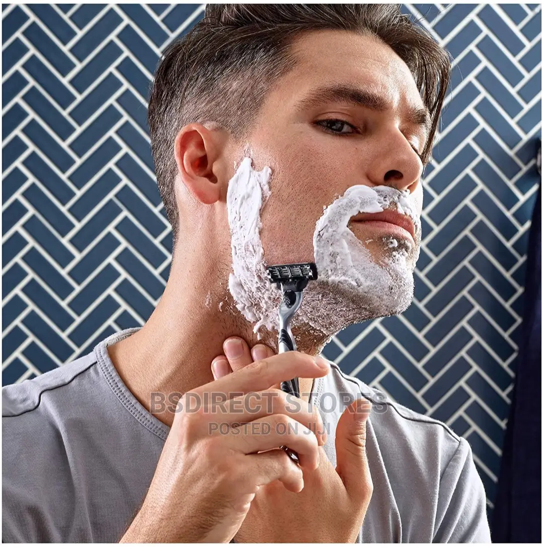 Gillette Mach3 Razor With Lubricated Strips + 11 Blades