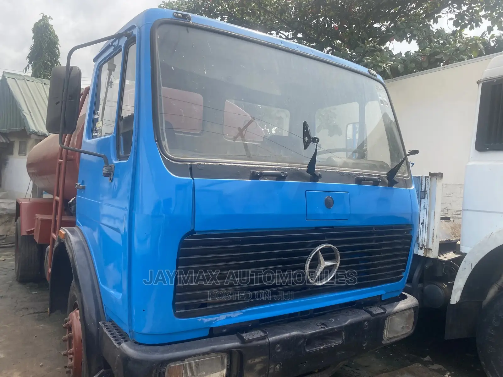 Mercedes Benz Water Tanker With 6 Tyres