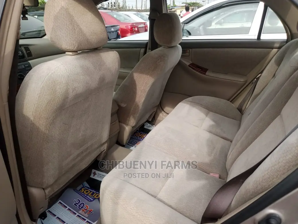 Toyota Corolla LE 2004 Gold