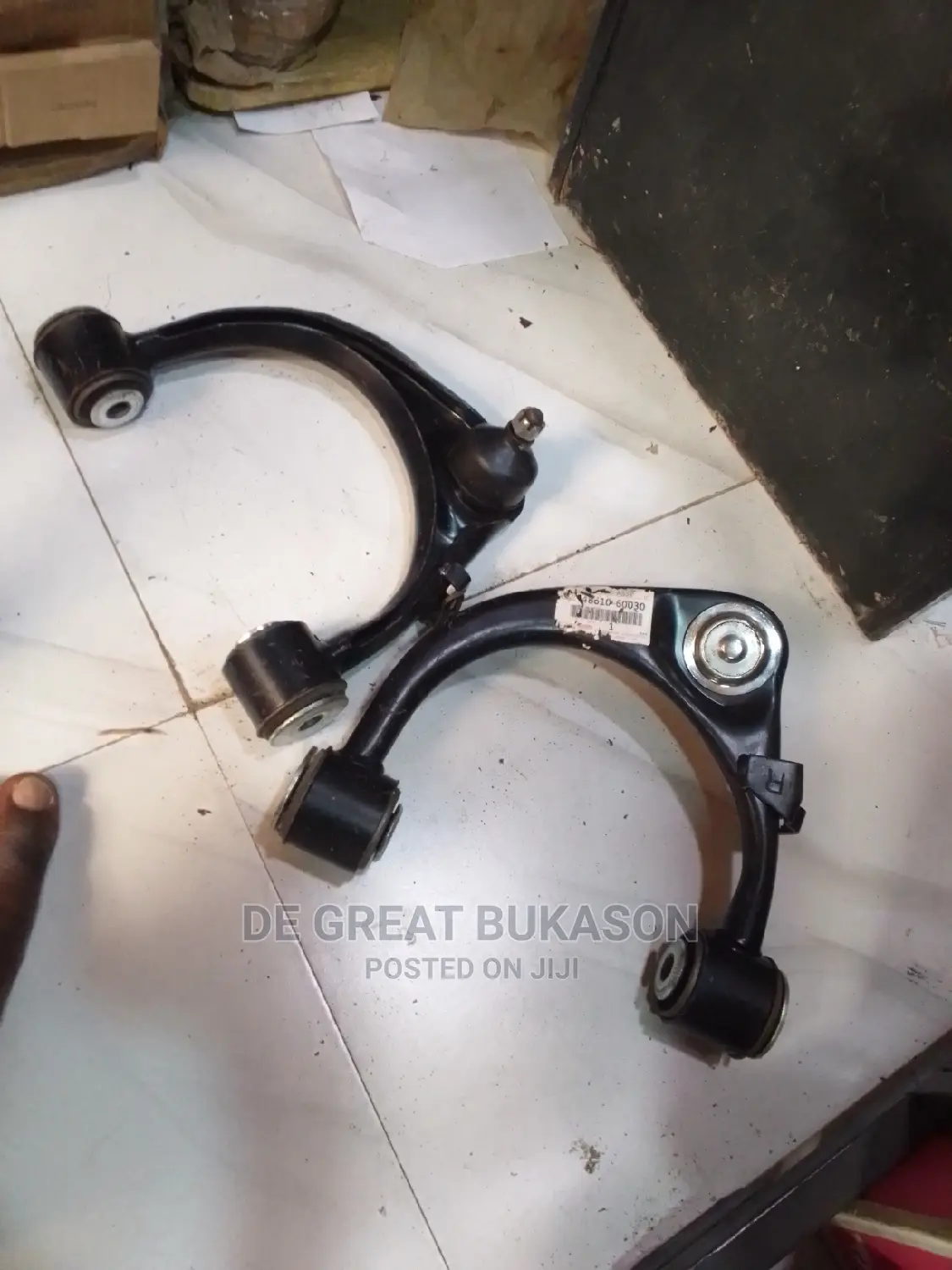 Upper Arm Complete for Land Cruiser V