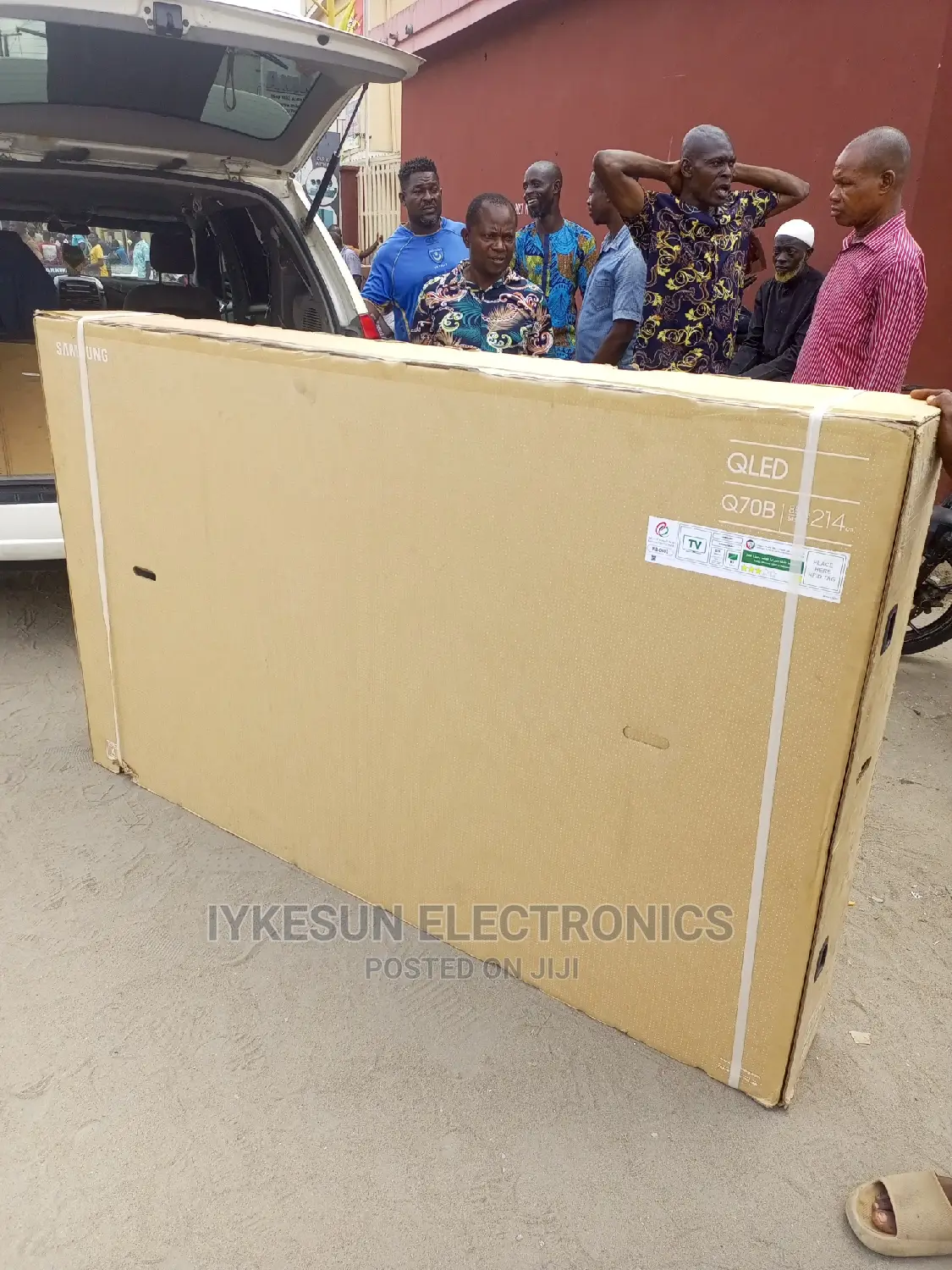 Orange 2022 Model Samsung QLED 85" QA85Q70B Smart 4KUHD Etc.