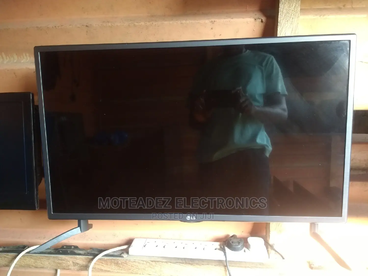 UK Used LG 32" UHD Smart TV With Remote