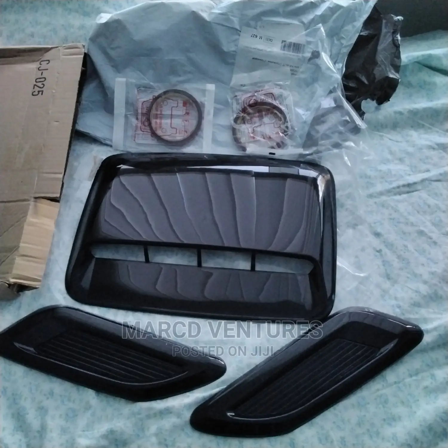 Universal Carbon Fiber Air Outlet Bonnet Hood Vent.