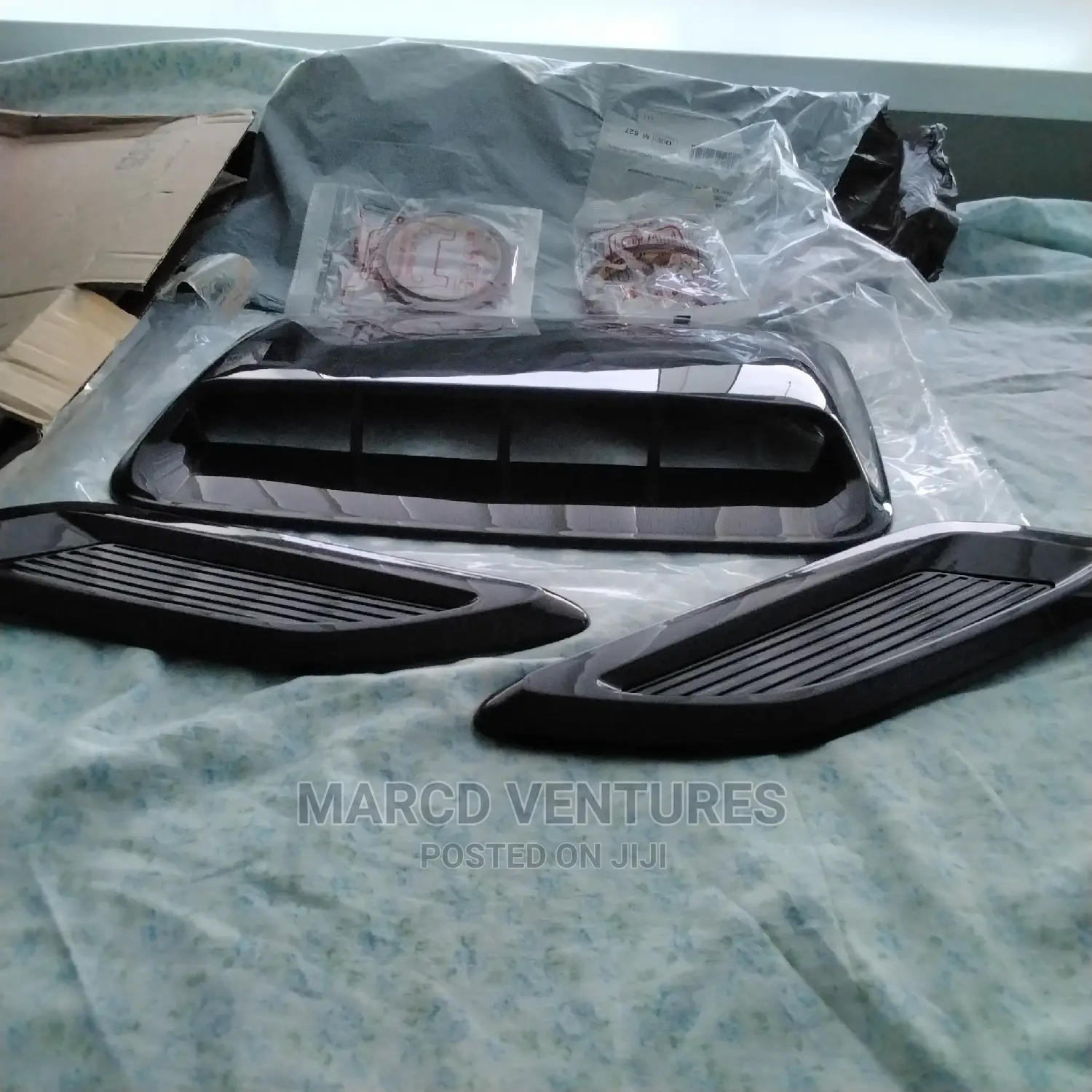 Universal Carbon Fiber Air Outlet Bonnet Hood Vent.