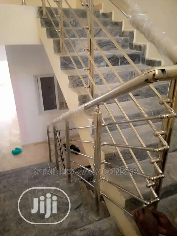 Stainless Staircase Top-Notch Finishing