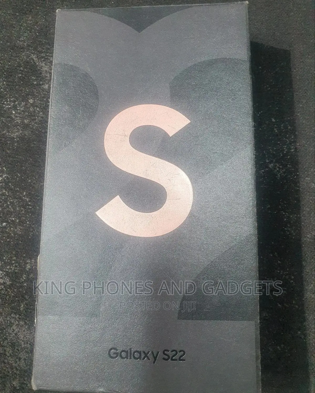 New Samsung Galaxy S22 5G 128 GB Gold