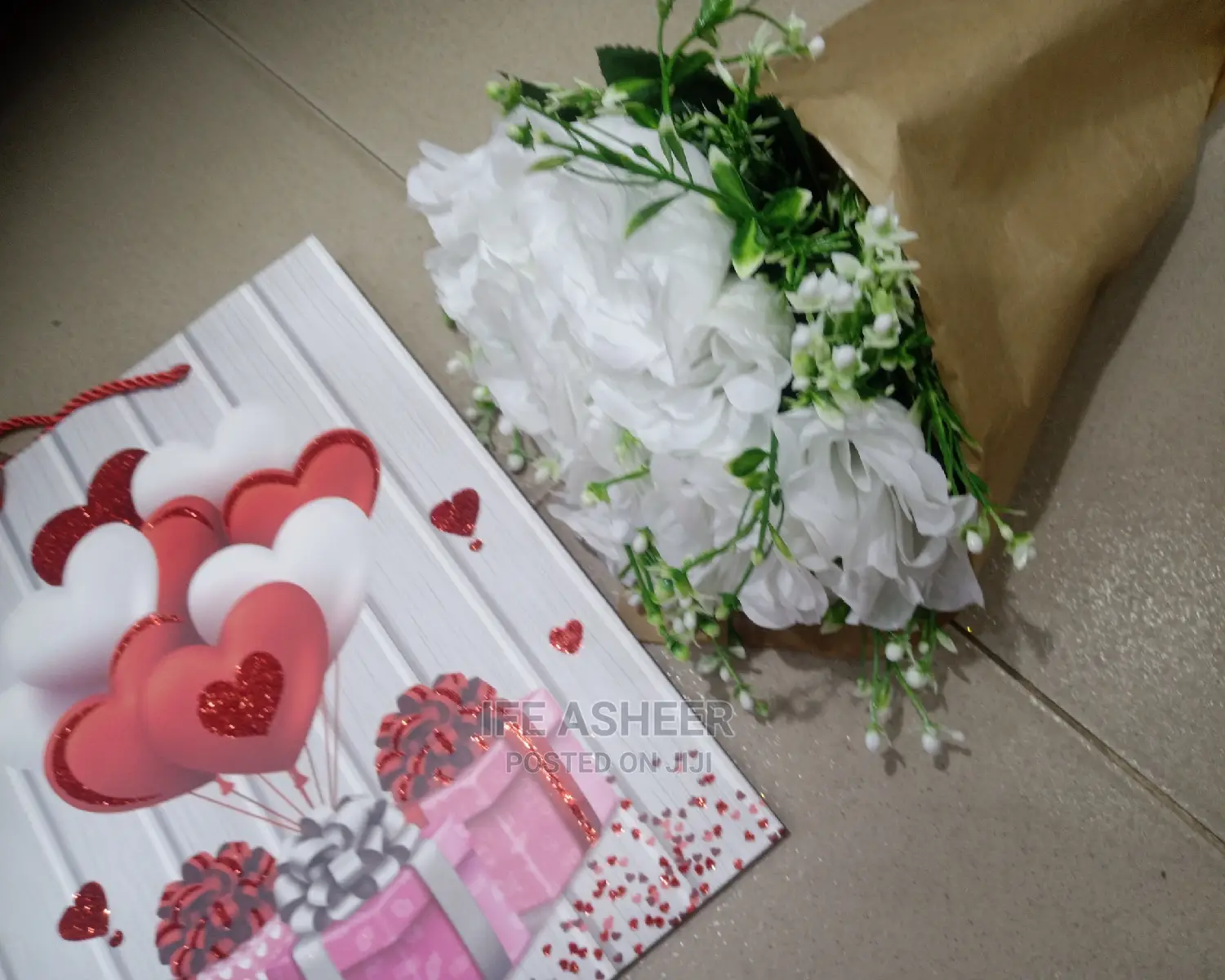 White Bouquet 006 (White Bouquet With a Fancy Bag)