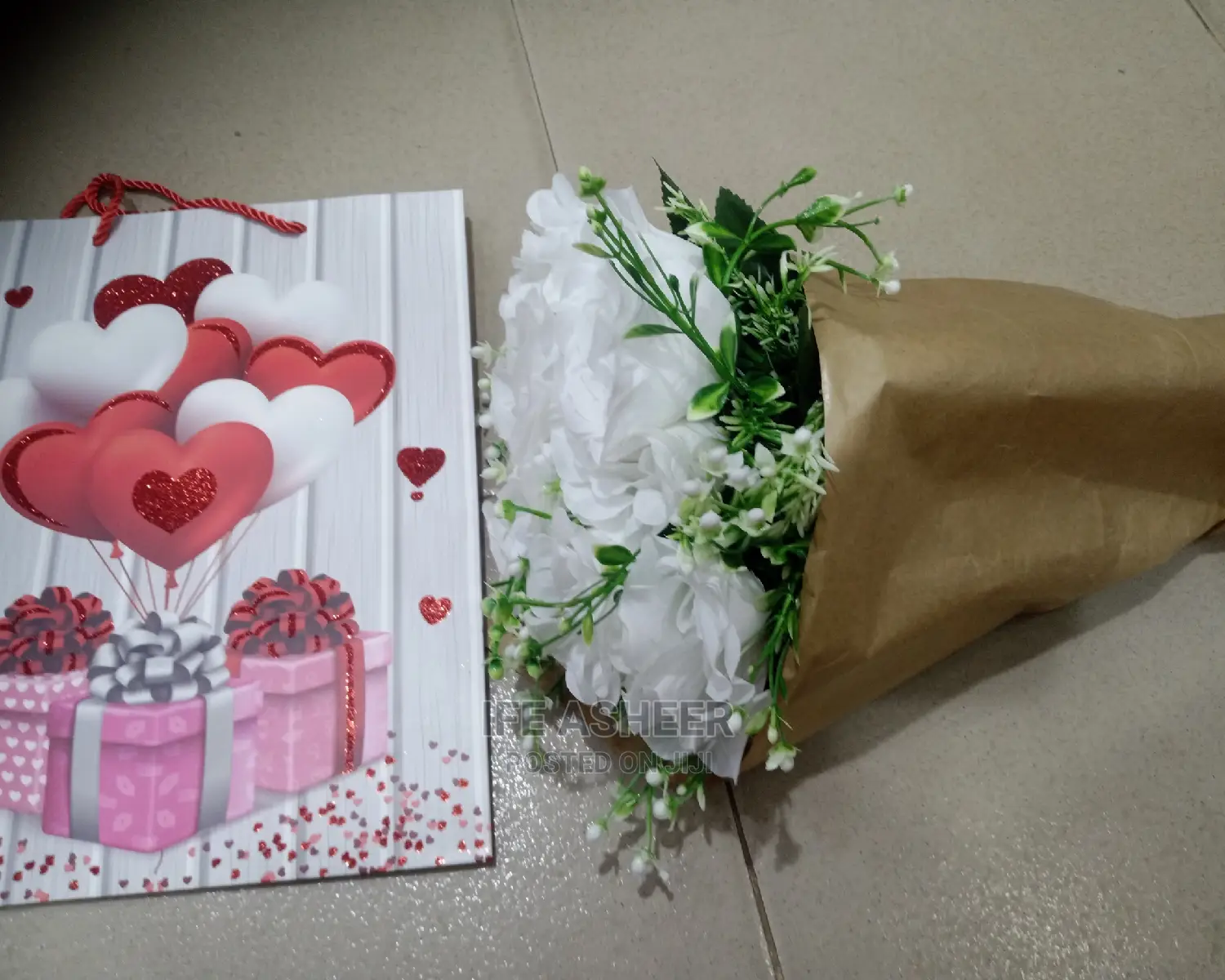 White Bouquet 006 (White Bouquet With a Fancy Bag)