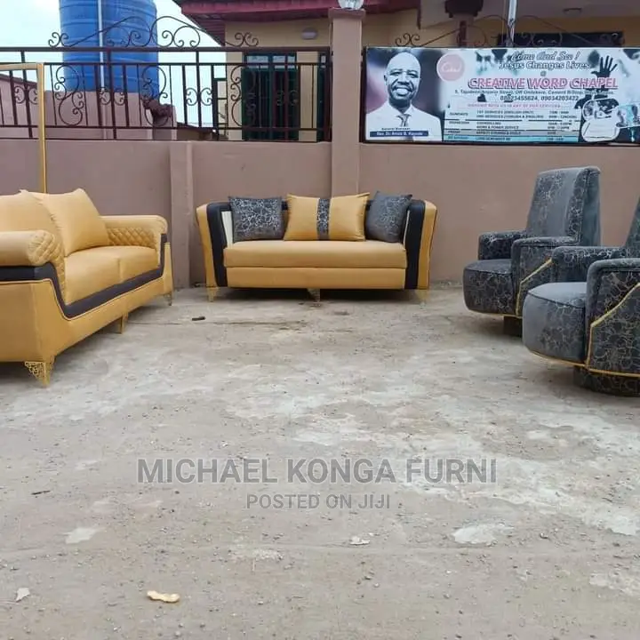 Beautiful Chesterfield Sofa With Puff and Center Table