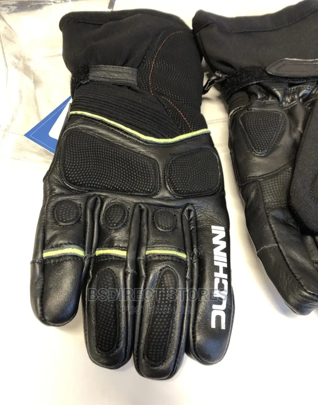 Duchinni Fairmont Black Leather Waterproof Motorbike Gloves.