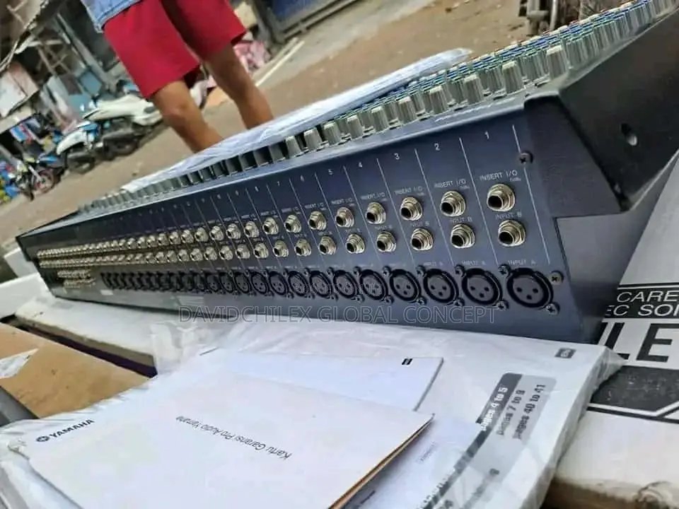 24channel Yamaha Flat Mixer