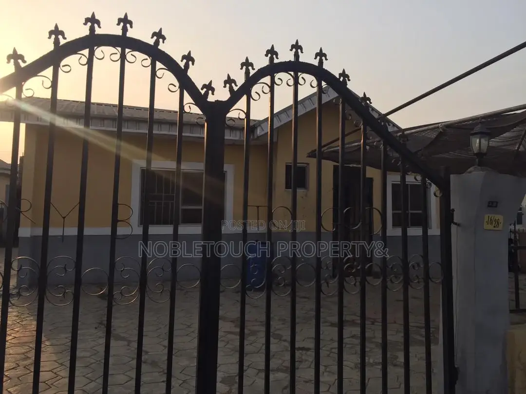 3bdrm Bungalow in Diamond Estate for sale
