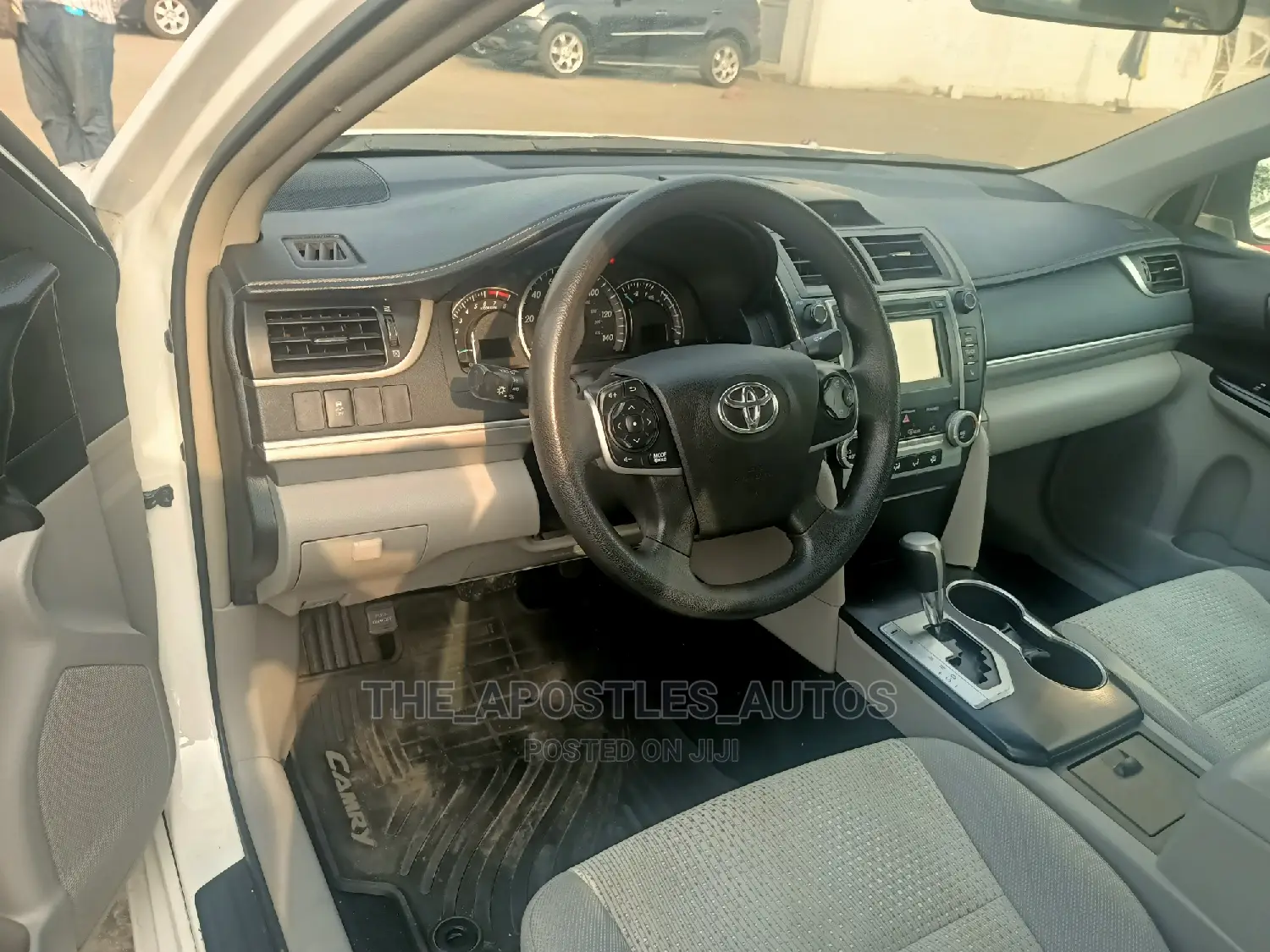 Toyota Camry LE 4dr Sedan (2.5L 4cyl 6A) 2014 White